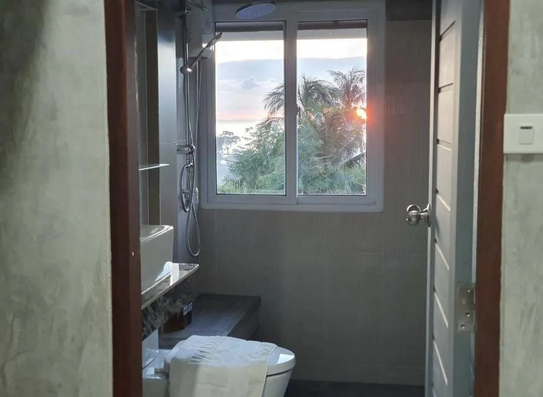 Toilet in Life koh tao resort