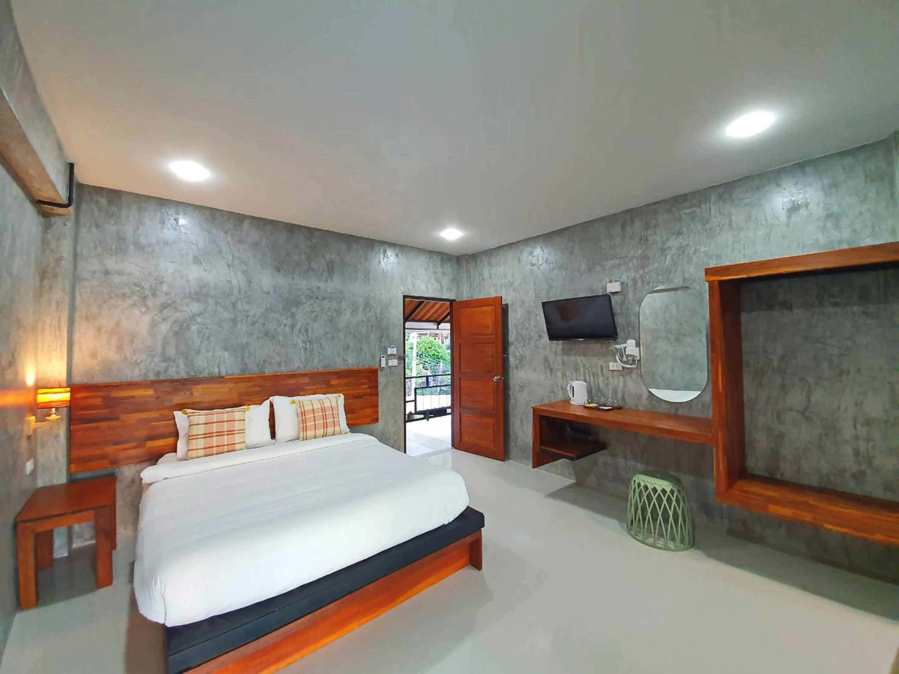 Photo of the whole room, Bed in Life koh tao resort