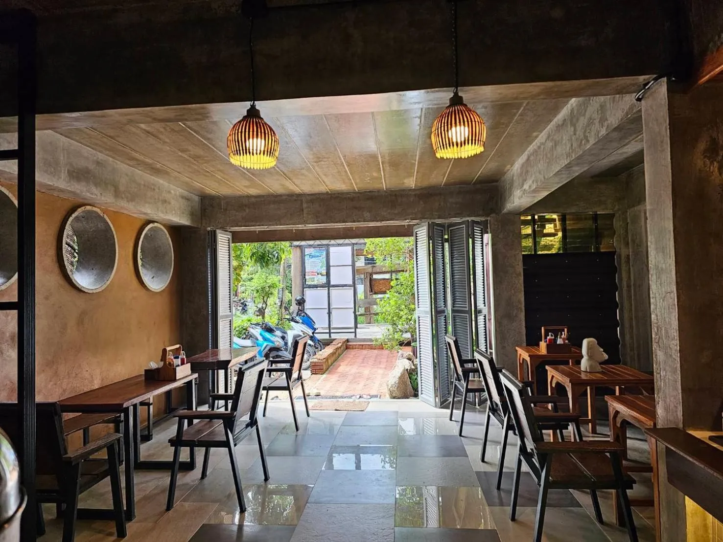 Restaurant/places to eat in Life koh tao resort