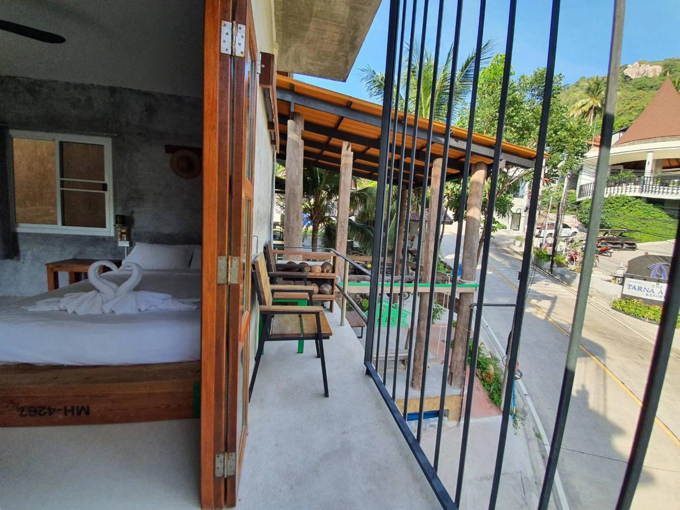 Balcony/Terrace, Bed in Life koh tao resort