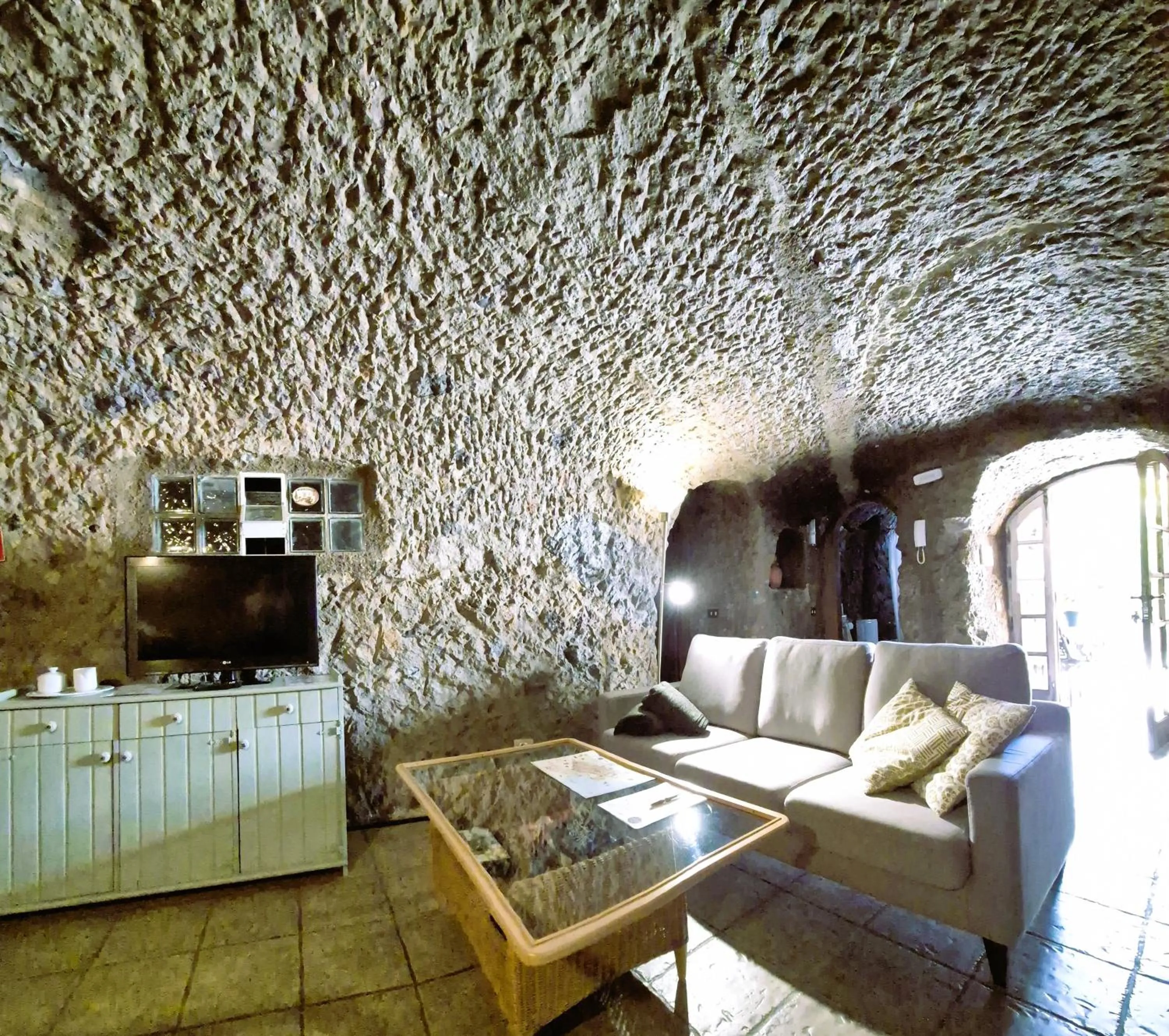 TV and multimedia in Casa Cueva El Mimo By Artenatur