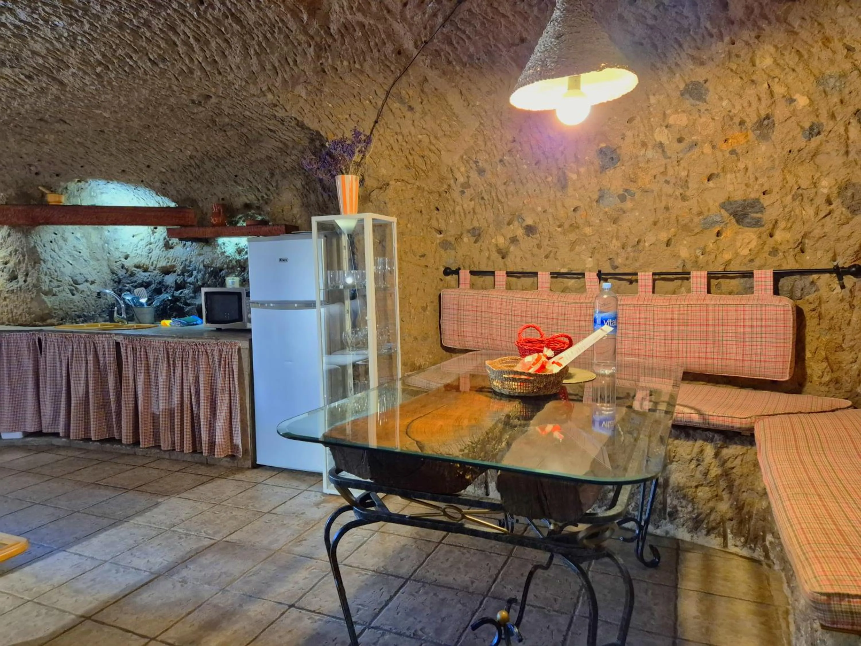 Dining area in Casa Cueva El Mimo By Artenatur