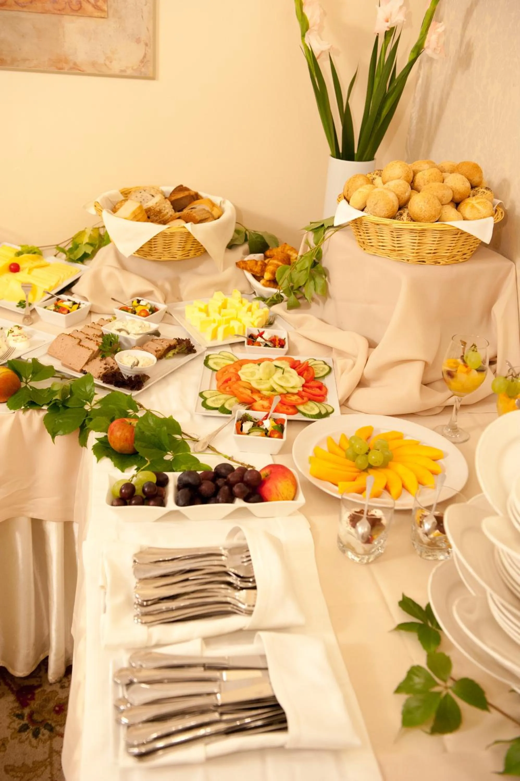 Restaurant/places to eat in Hotel Arkadia Royal