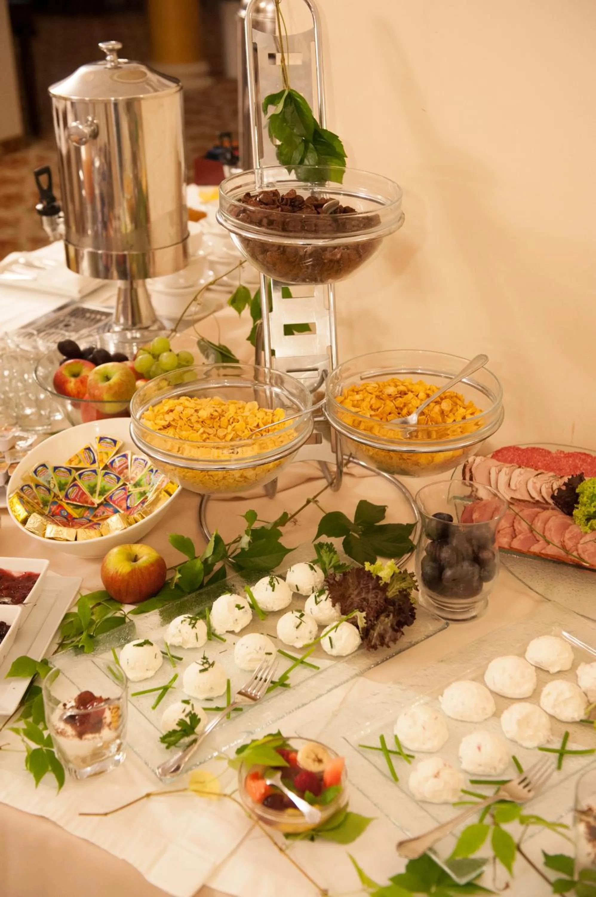 Restaurant/places to eat in Hotel Arkadia Royal