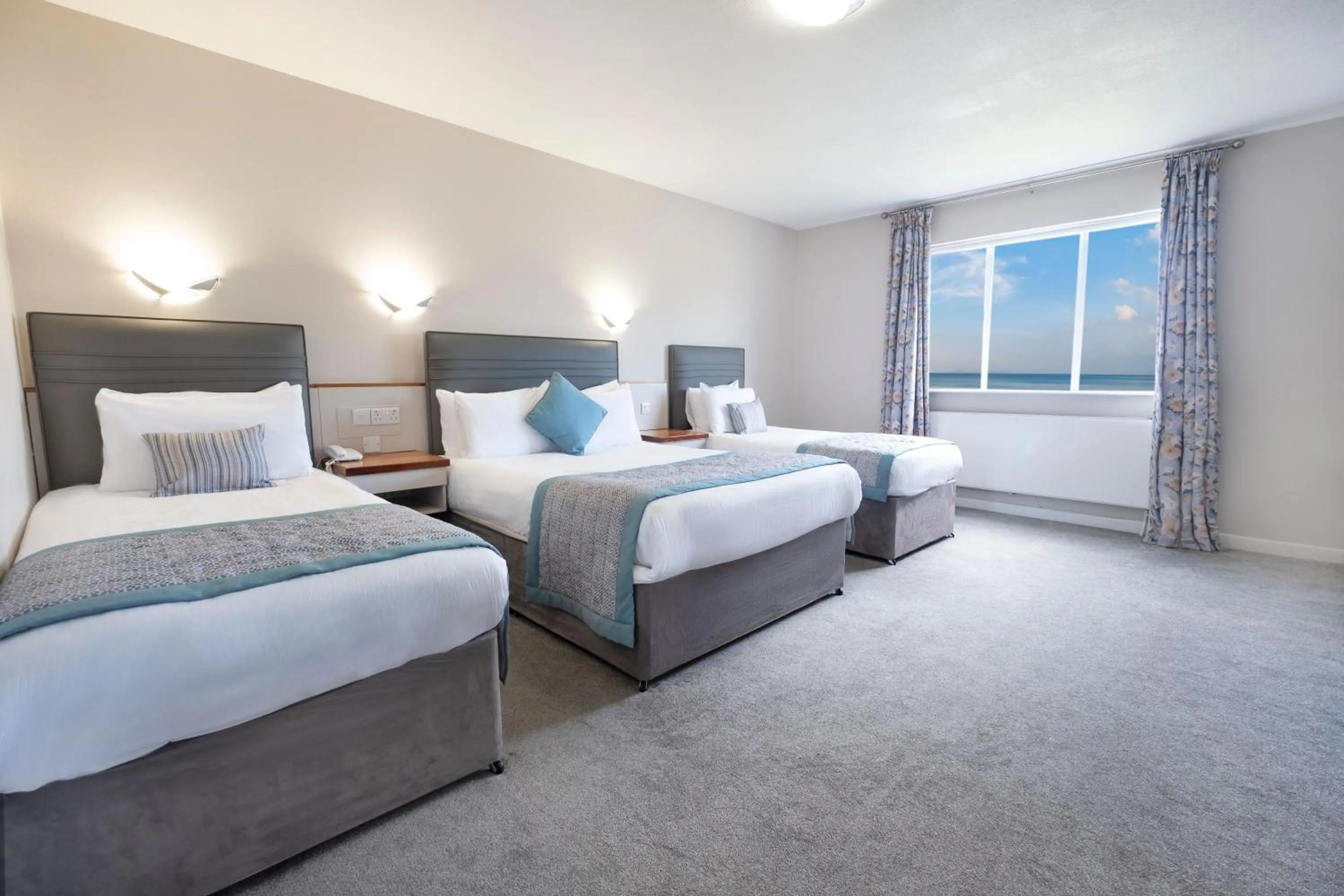 Photo of the whole room, Bed in Livermead Cliff Hotel