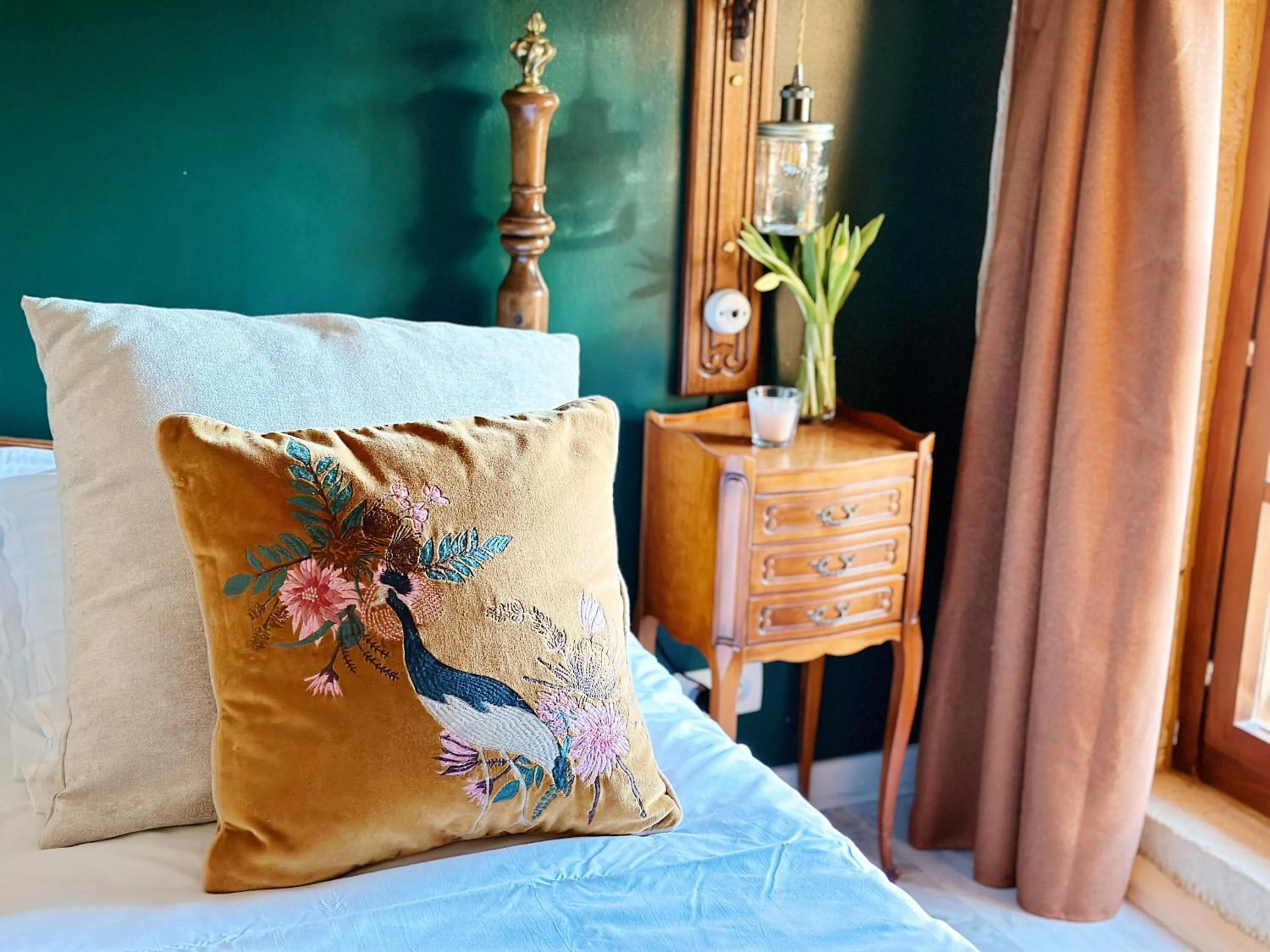 Bed in Le Chevrefeuille chambres d'hotes et gîtes de charme