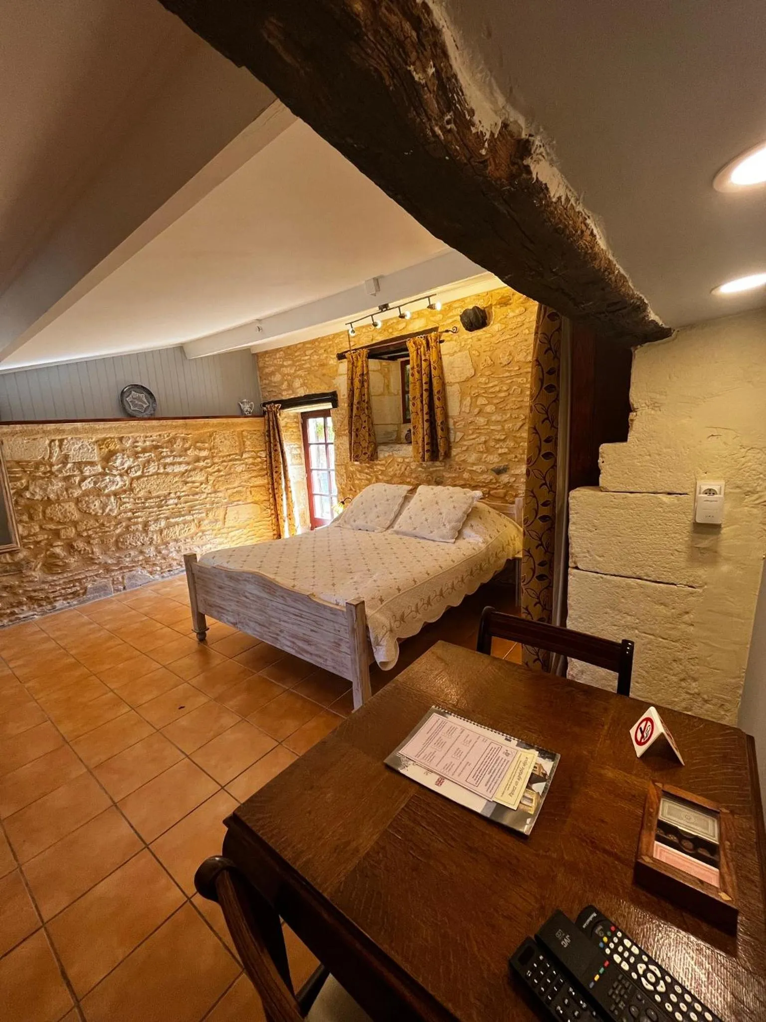 Bed in Le Chevrefeuille chambres d'hotes et gîtes de charme