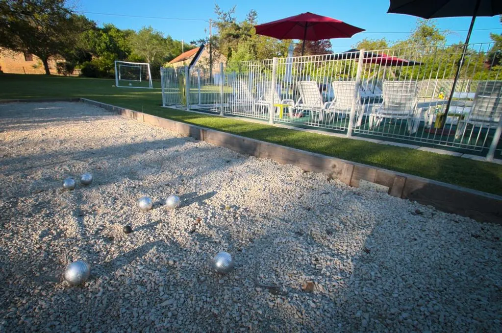 Swimming pool in Le Chevrefeuille chambres d'hotes et gîtes de charme