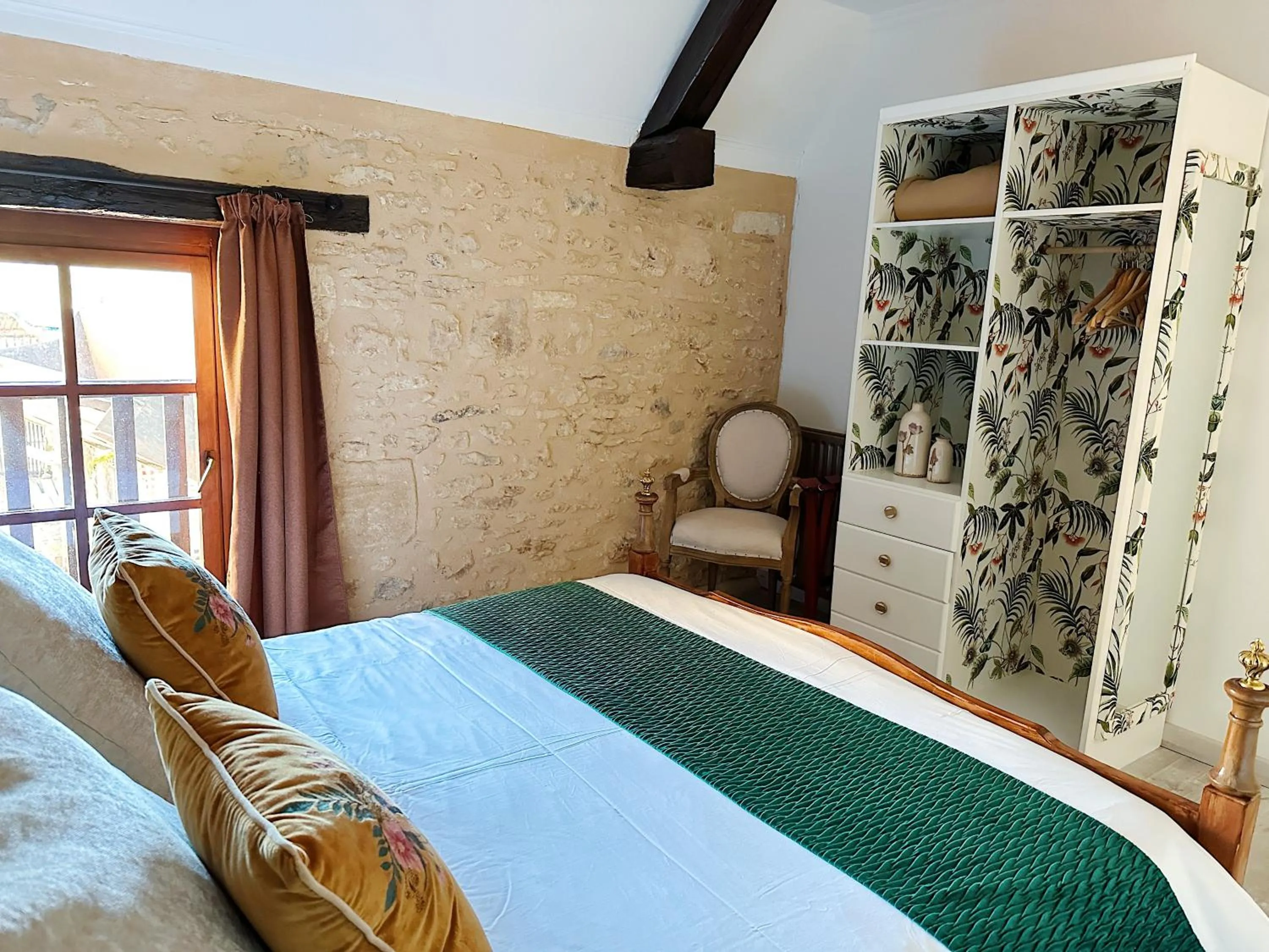 Bed in Le Chevrefeuille chambres d'hotes et gîtes de charme