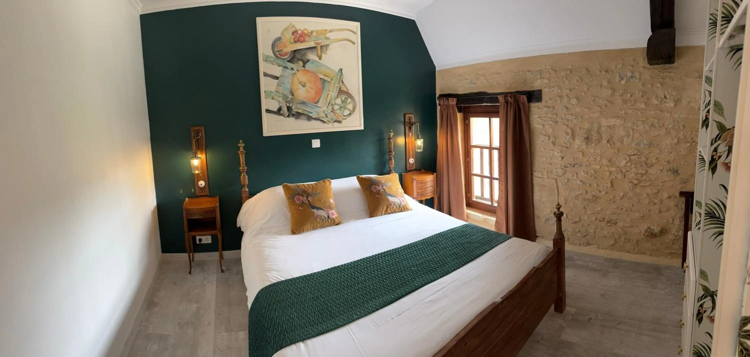 Bed in Le Chevrefeuille chambres d'hotes et gîtes de charme