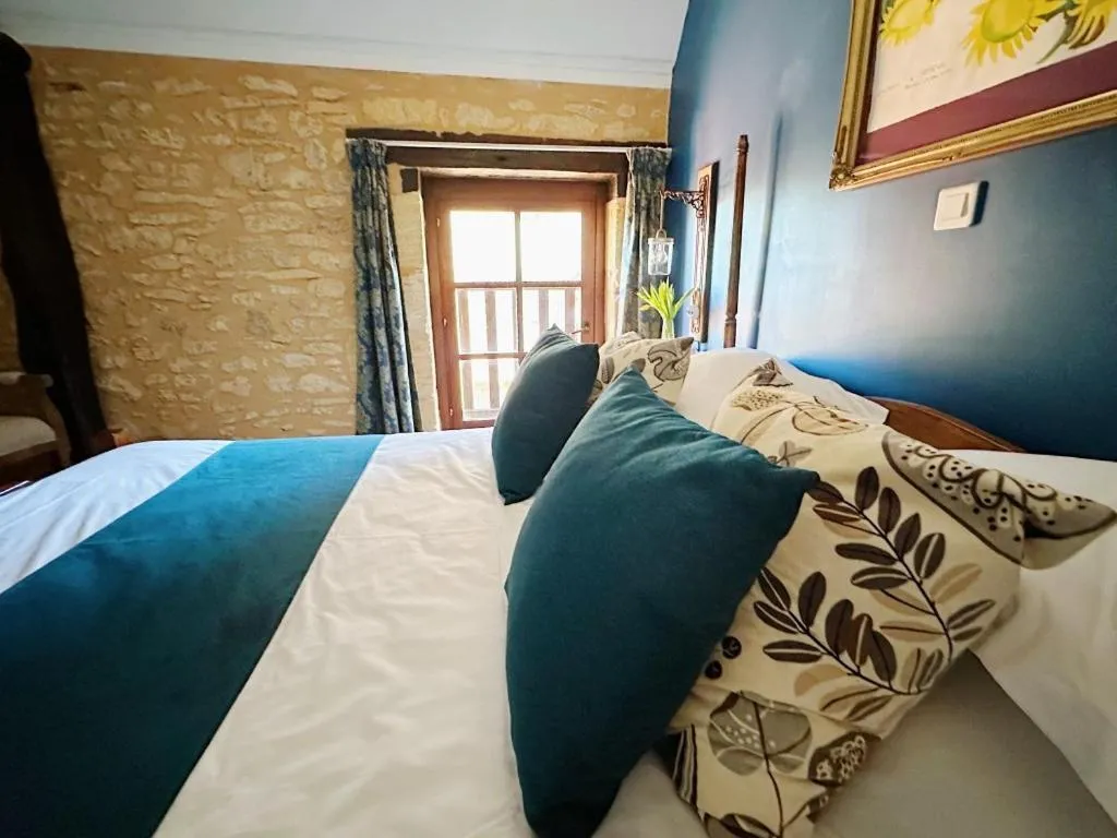 Bed in Le Chevrefeuille chambres d'hotes et gîtes de charme