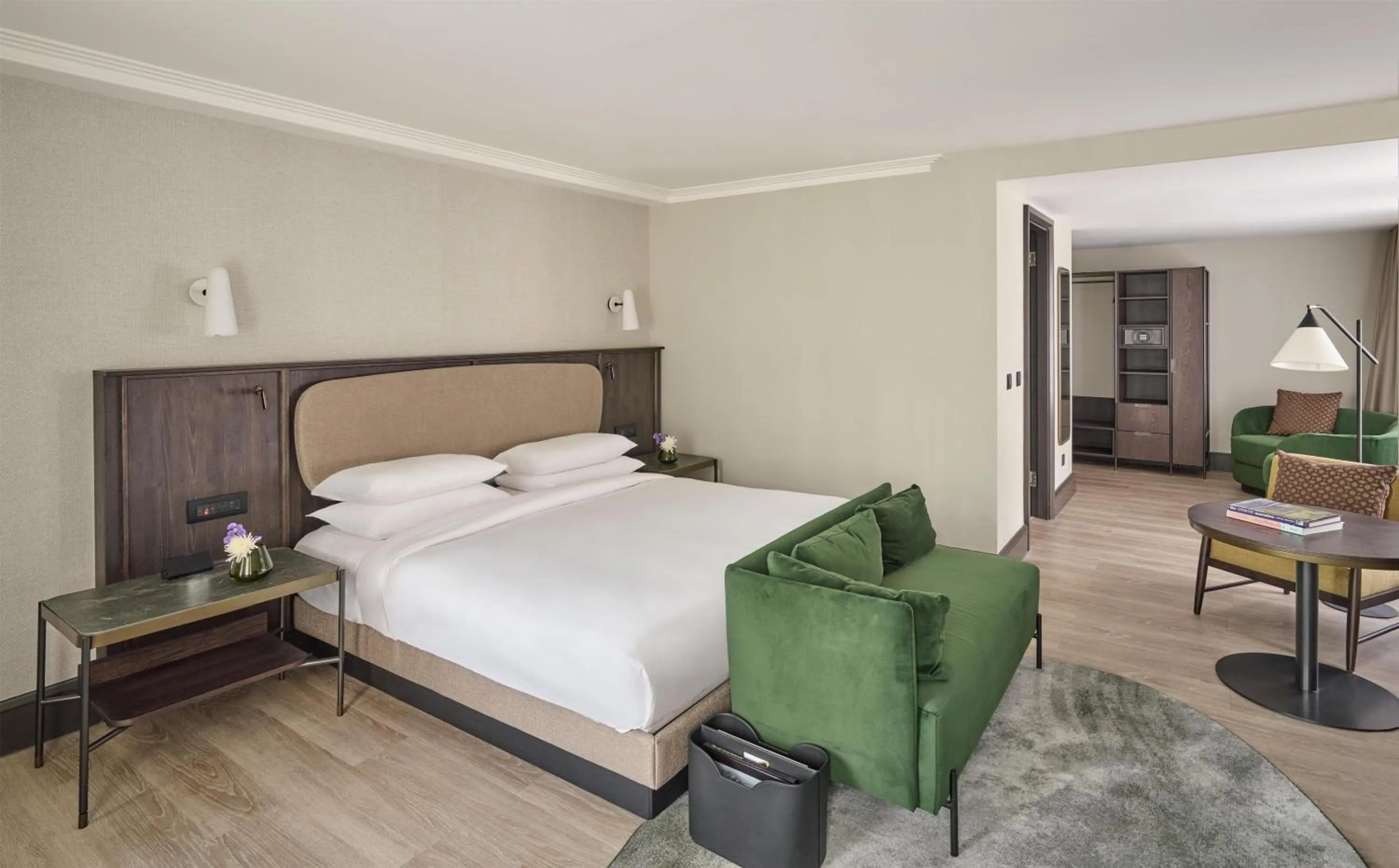 Photo of the whole room, Bed in Hyatt Regency London Blackfriars