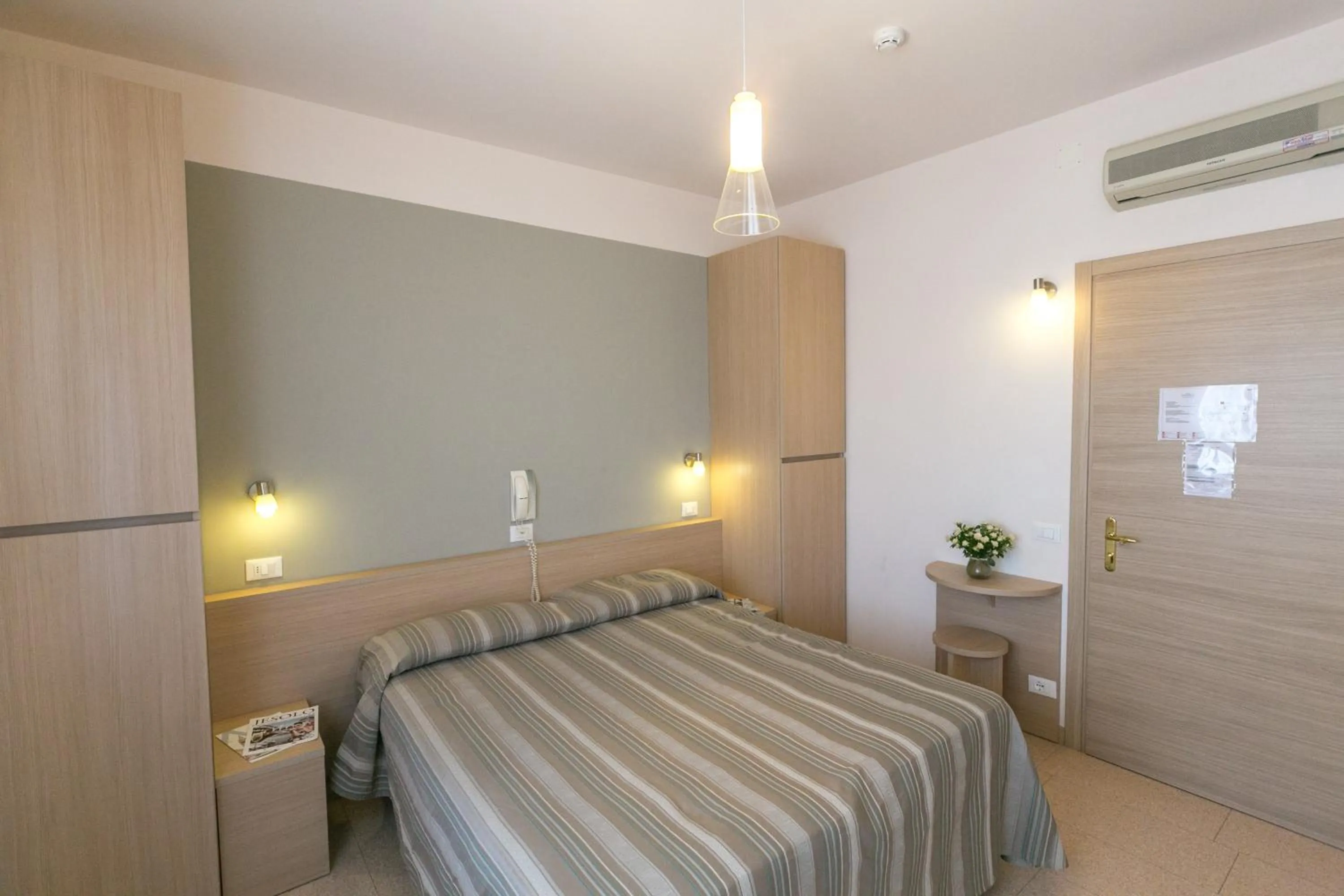 Photo of the whole room, Bed in Hotel Colonna