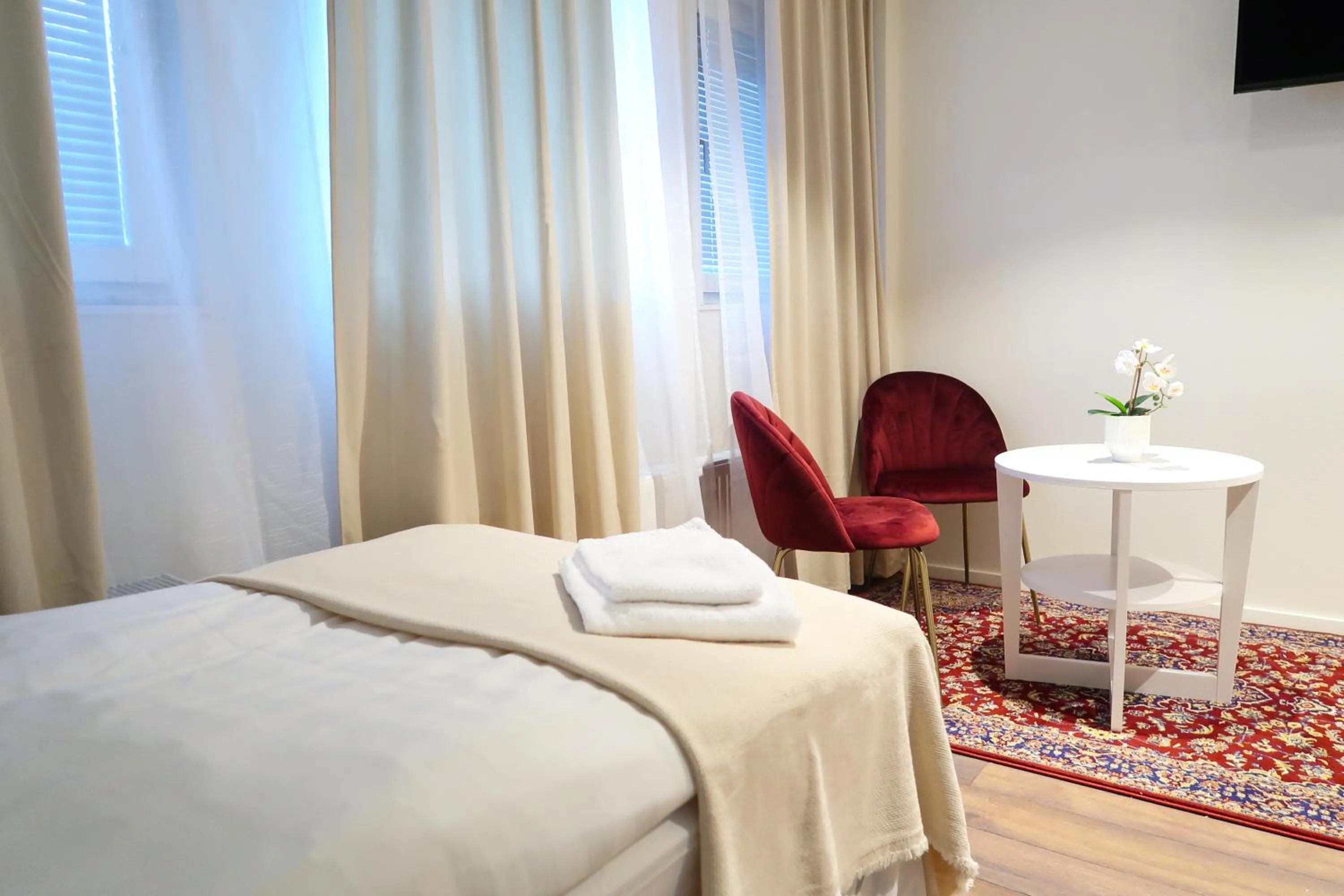 Bedroom, Bed in Hotel City Living