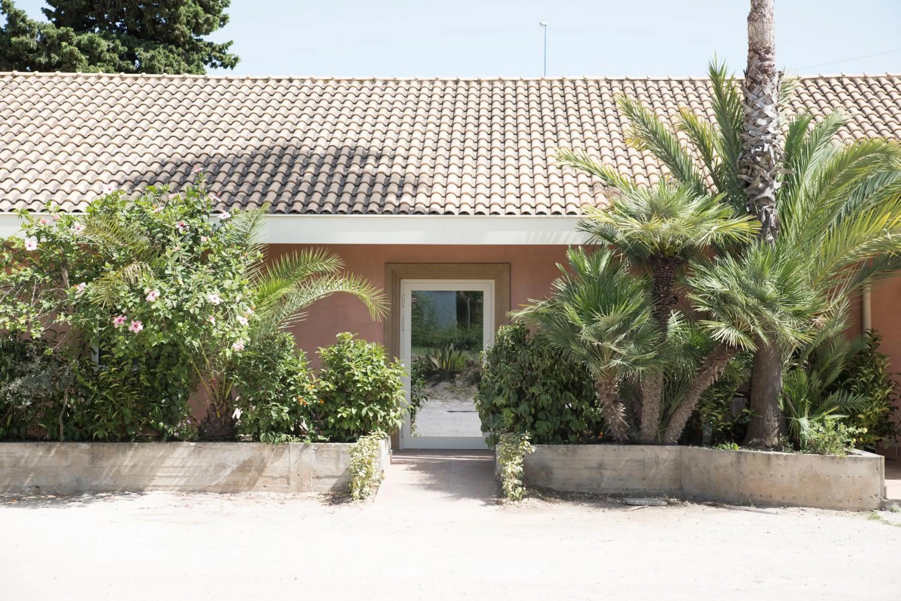 Facade/entrance in L'Albero