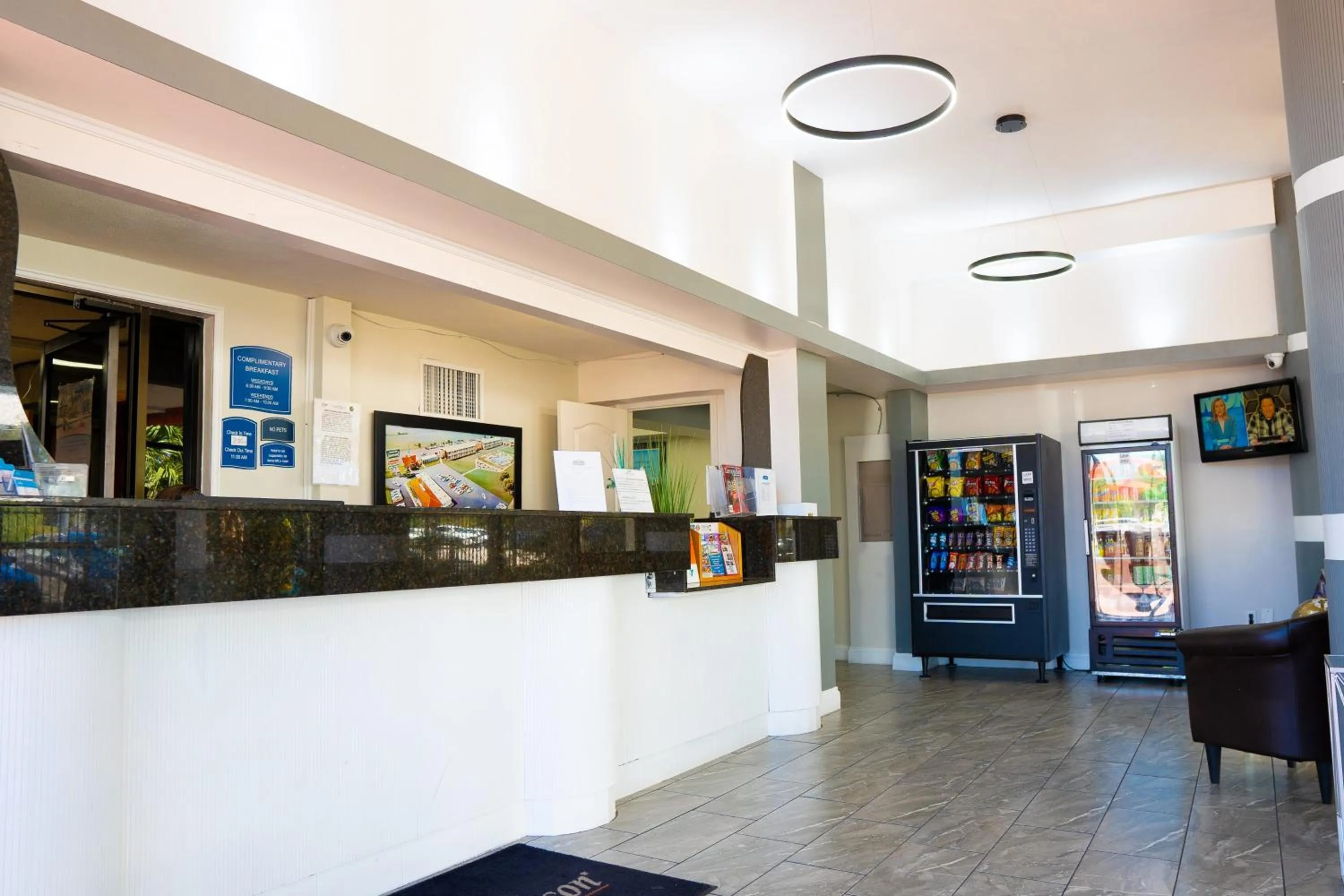 Lobby or reception in Howard Johnson by Wyndham Clearwater - Dunedin