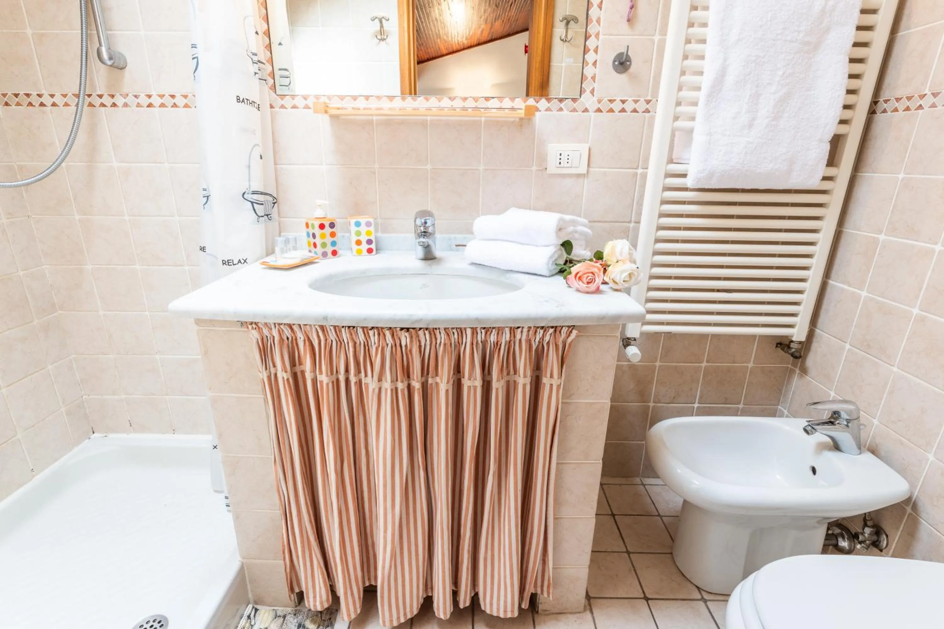 Shower in Cavourotto Terrace by Mmega