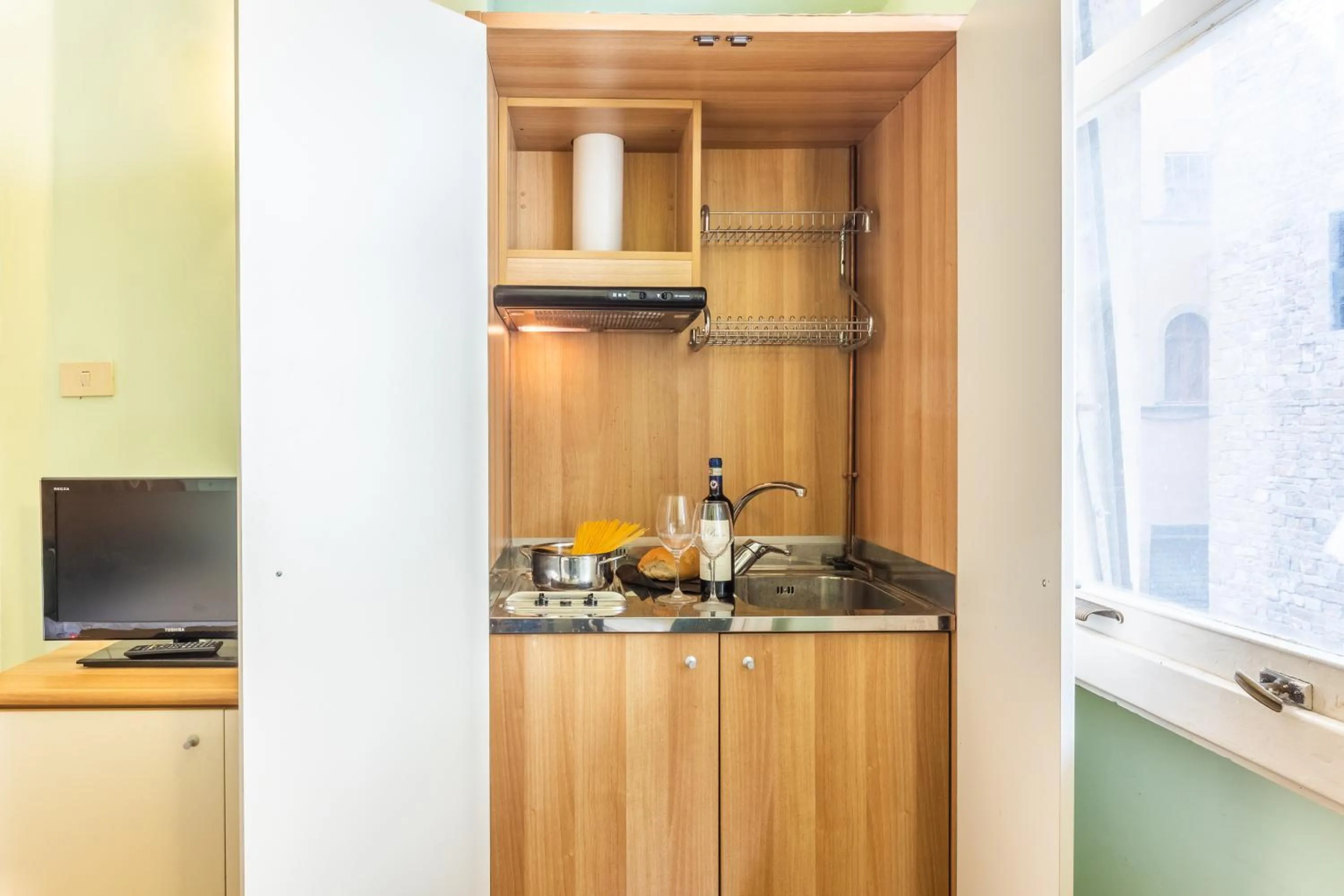 TV and multimedia in Tiny Ponte Vecchio by Mmega