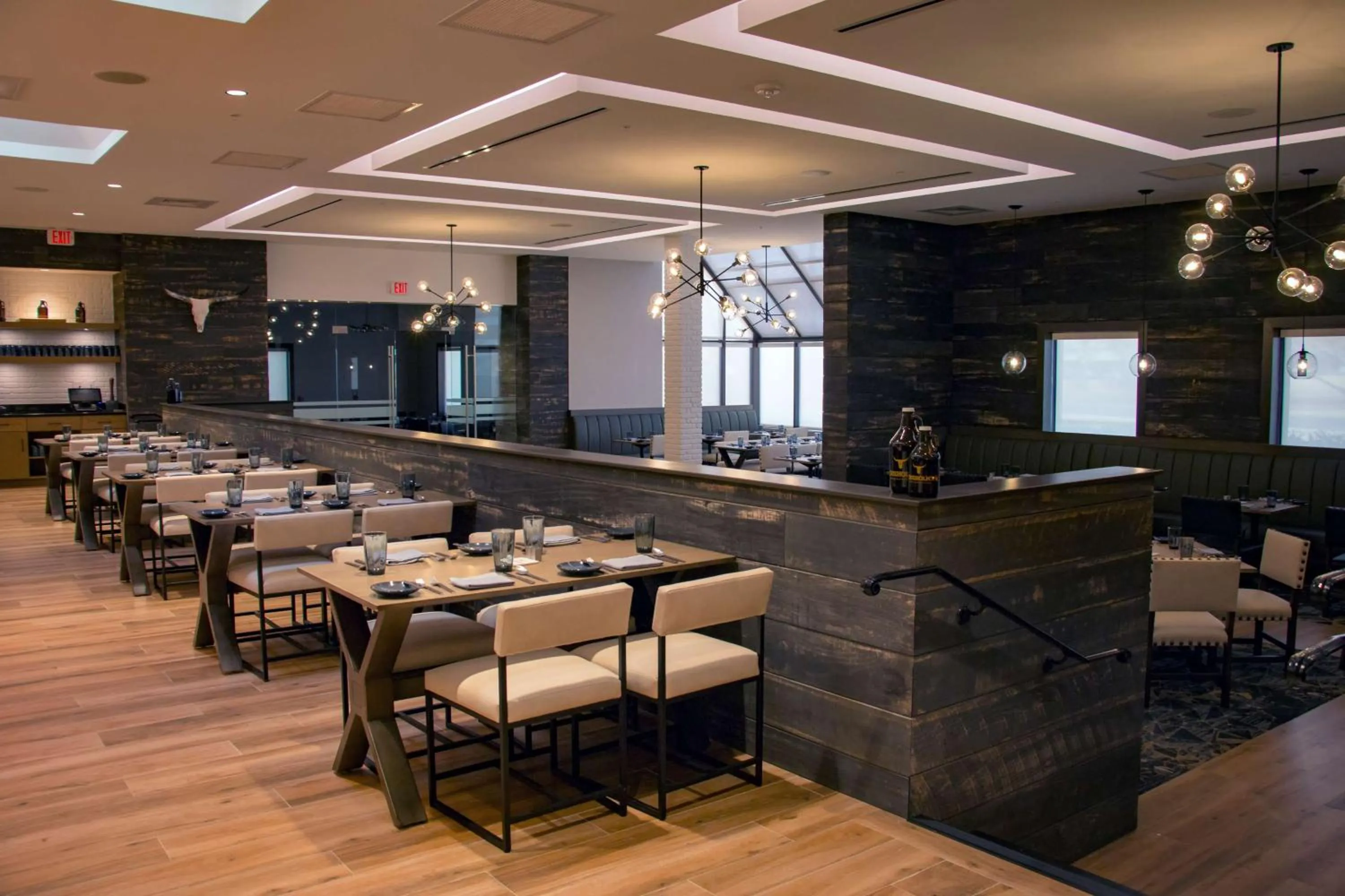 Restaurant/places to eat in DoubleTree by Hilton Wichita Airport