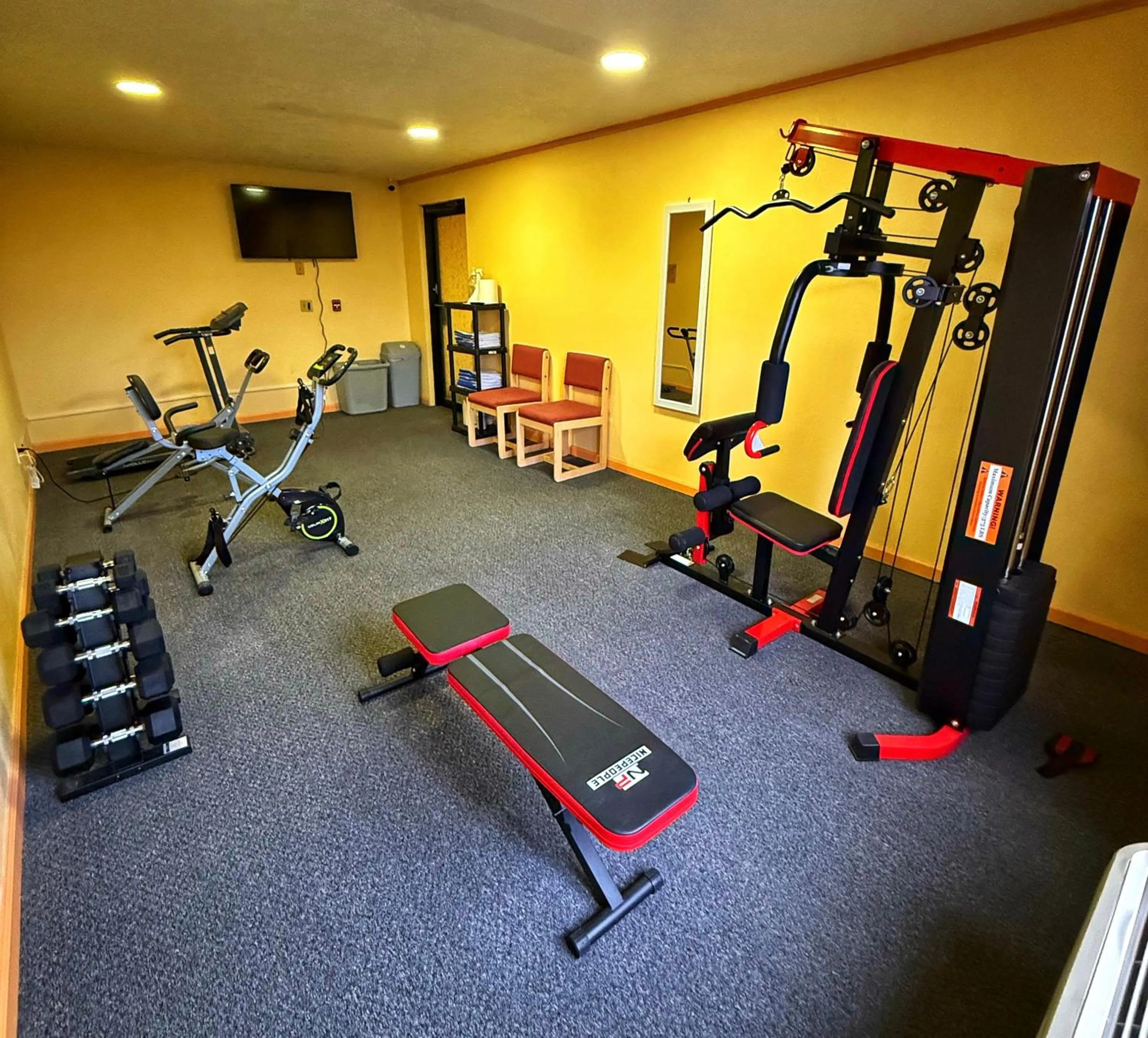 Fitness centre/facilities in Super 8 by Wyndham Hillsville