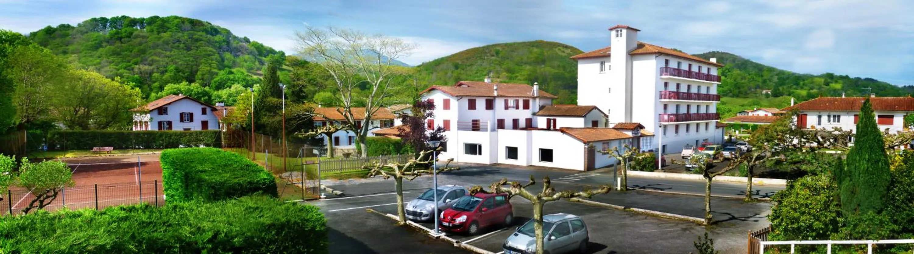 Property building in Hotel Restaurant Bonnet