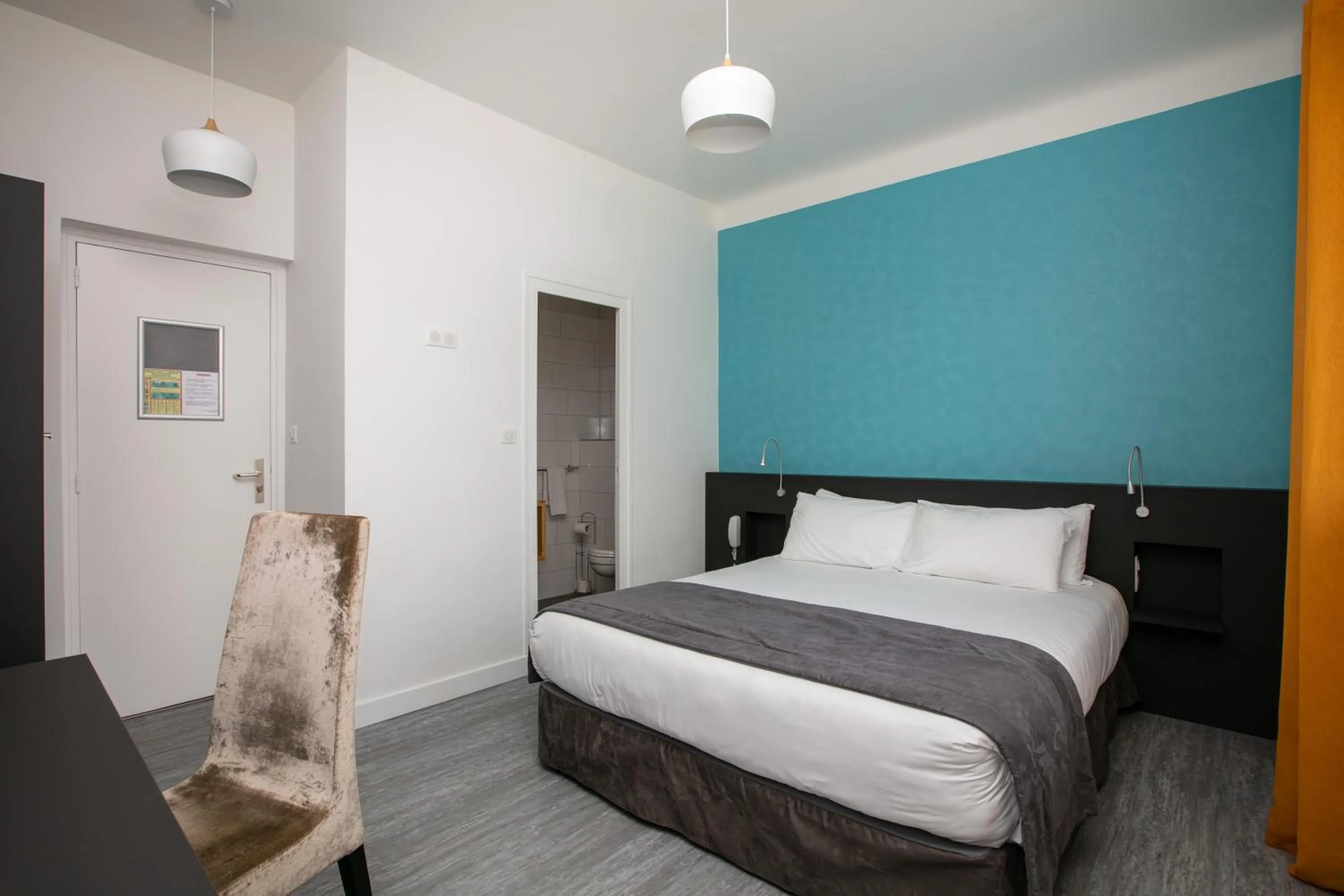 Bed in Hotel Restaurant Bonnet