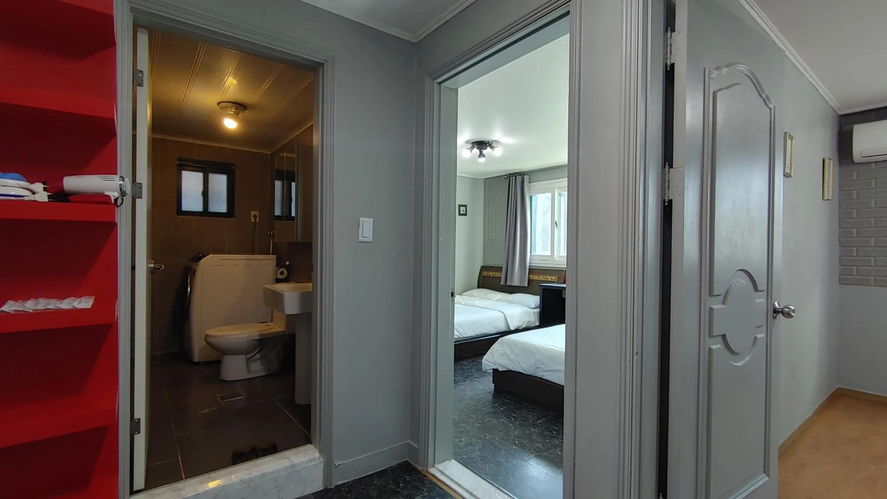 Bathroom, Bed in 1012 House Namsan - Foreigner Only