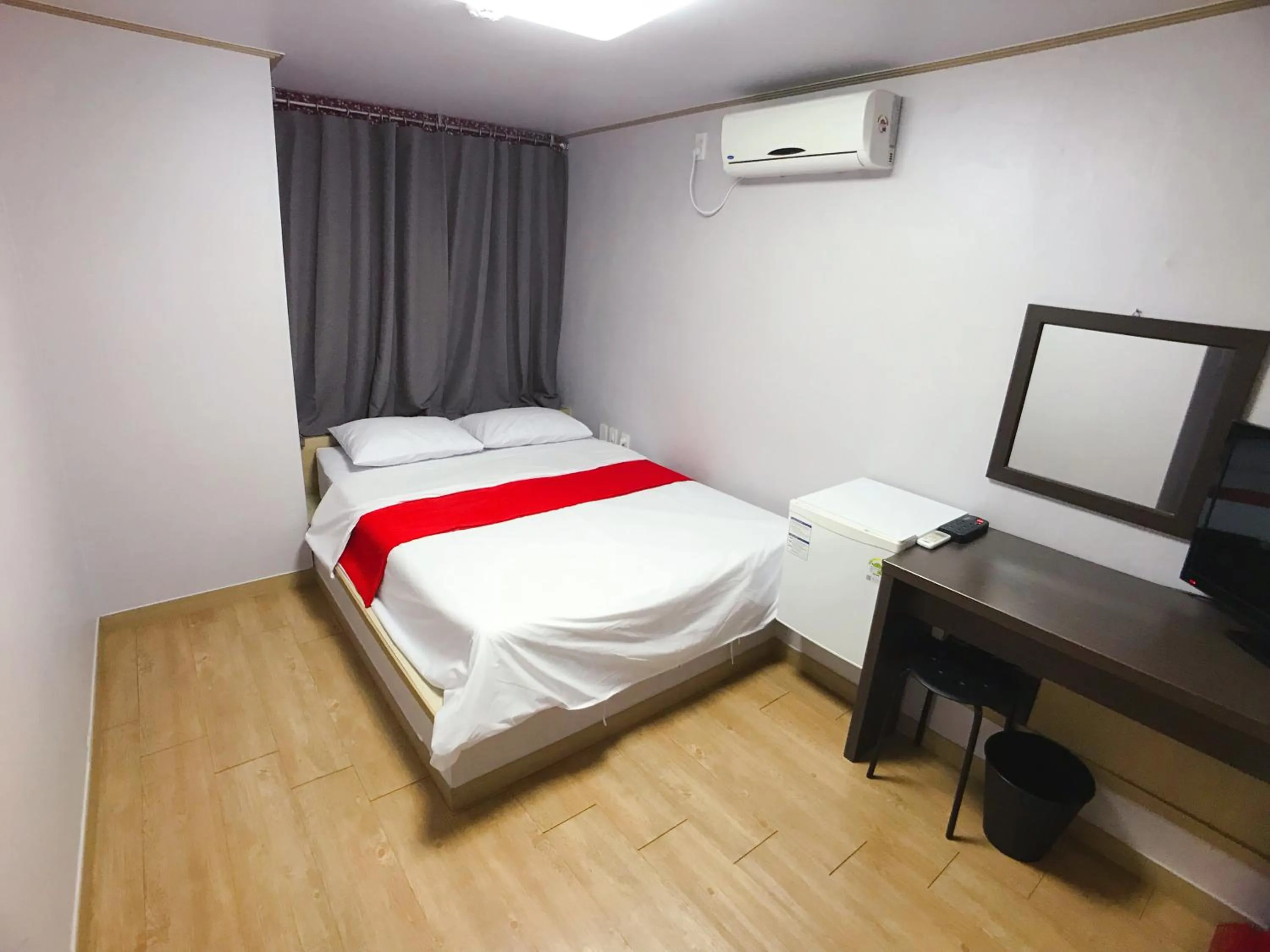 Photo of the whole room, Bed in 1012 House Namsan - Foreigner Only