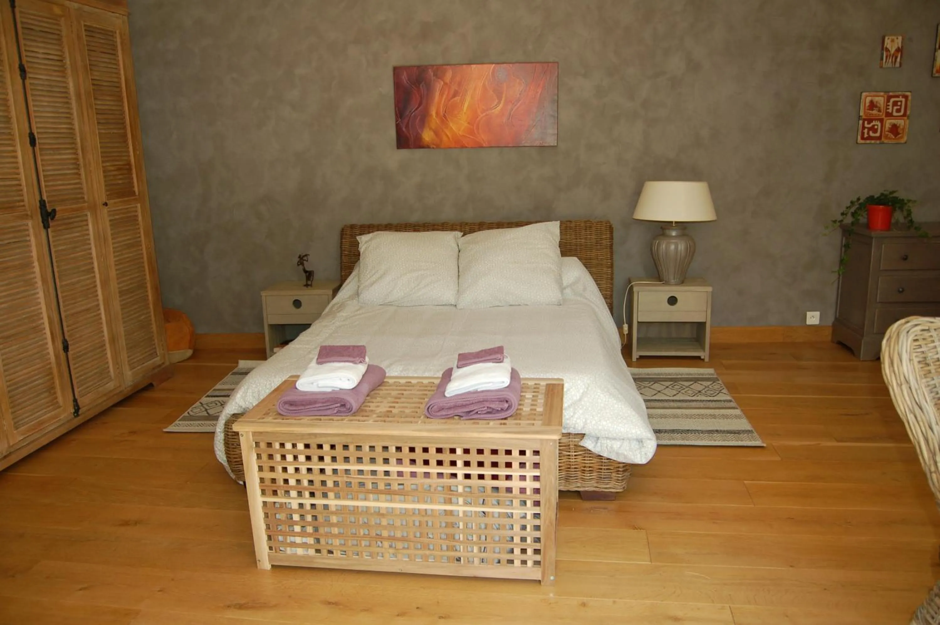 Bedroom, Bed in La Goutadou