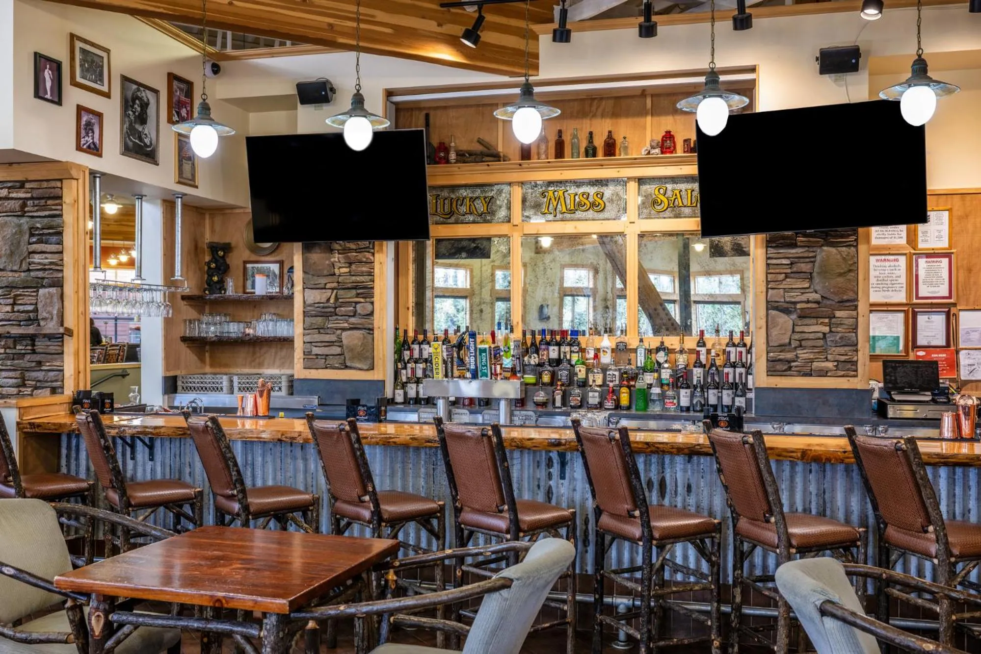 Lounge or bar in Denali Park Village