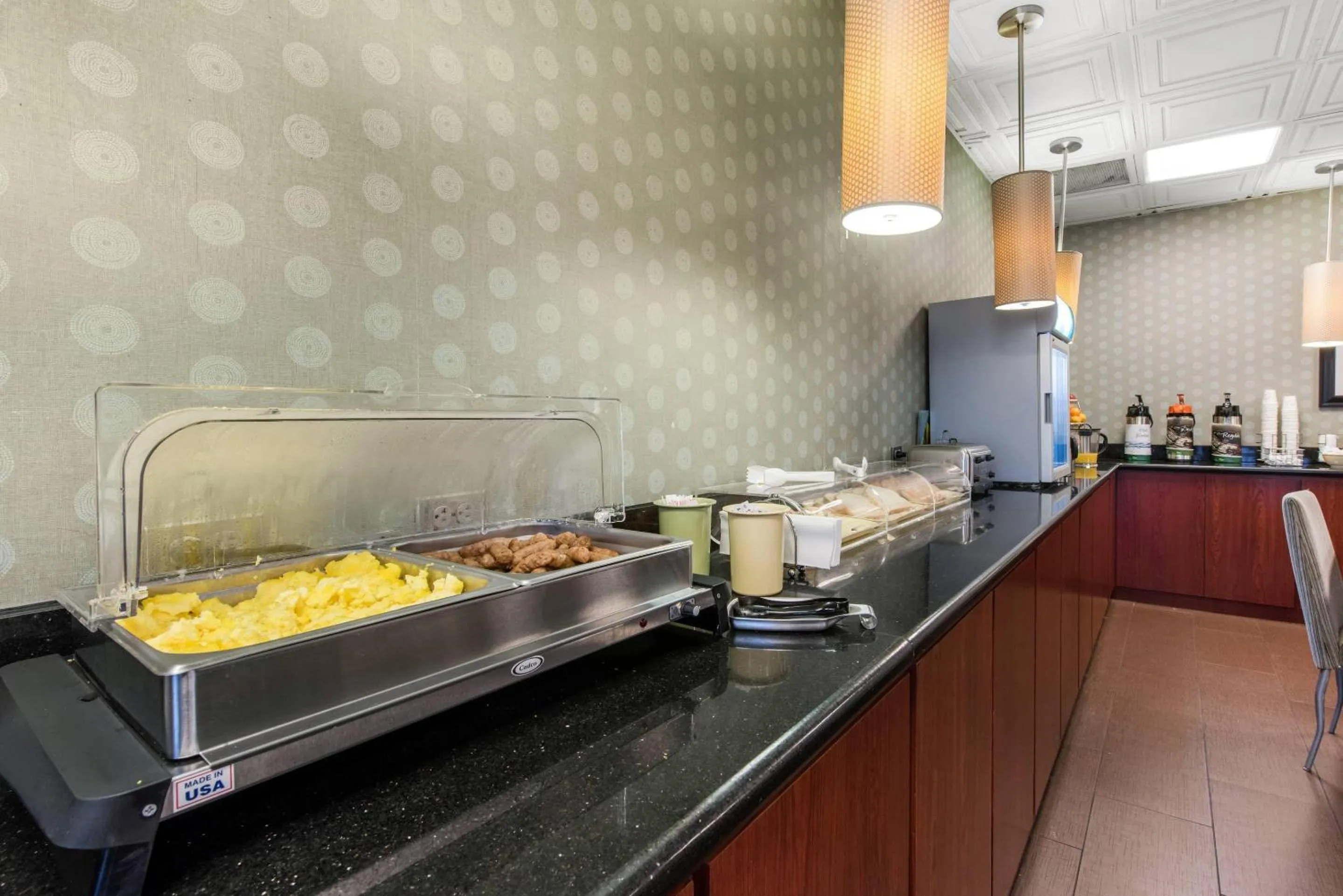 Breakfast in Quality Inn & Suites Charleston - Civic Center