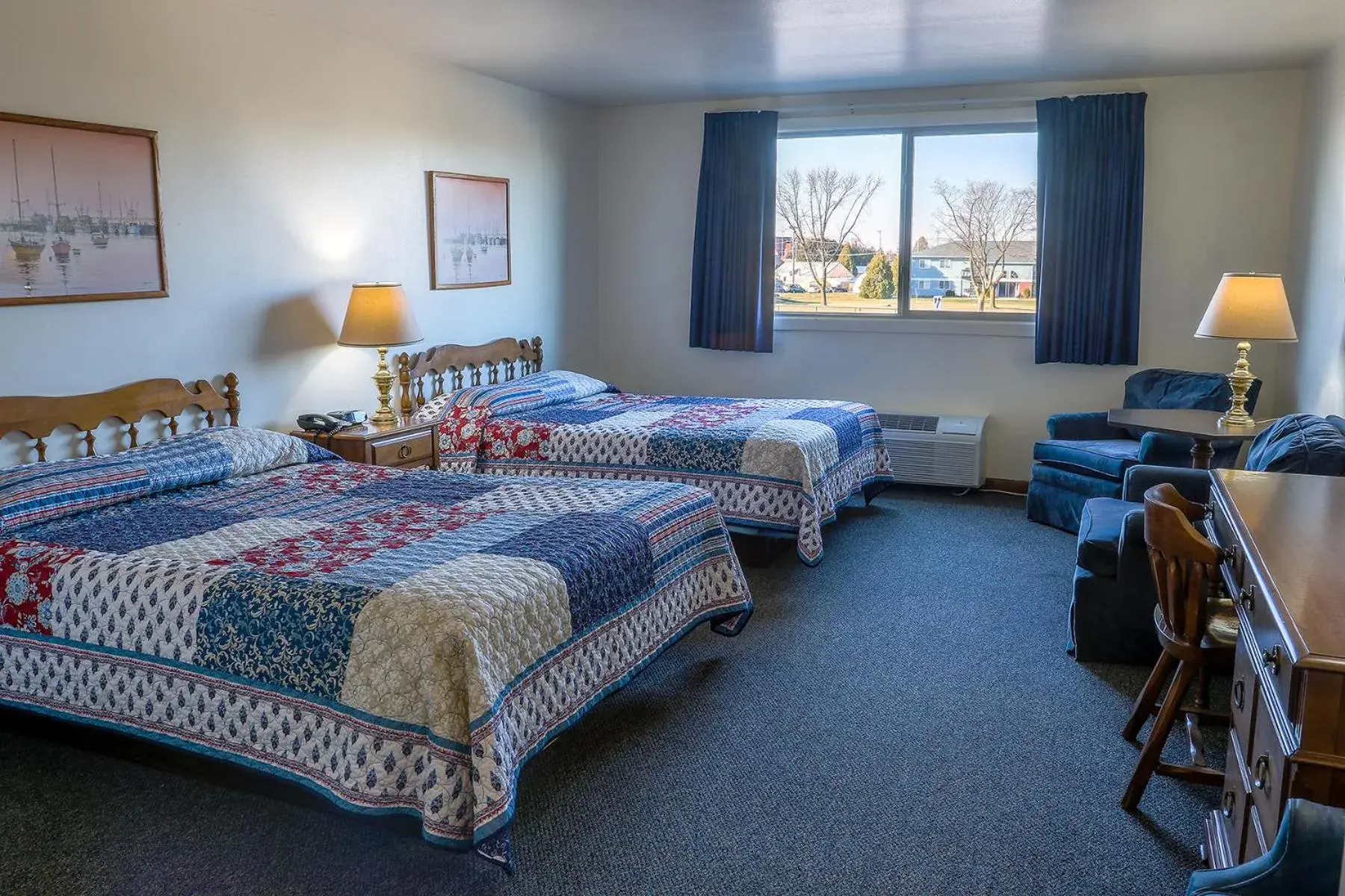 Queen Room with Two Queen Beds Park View - single occupancy in Lighthouse Inn - Two Rivers Queen Room with Two Queen Beds Park View - single occupancy in Lighthouse Inn - Two Rivers