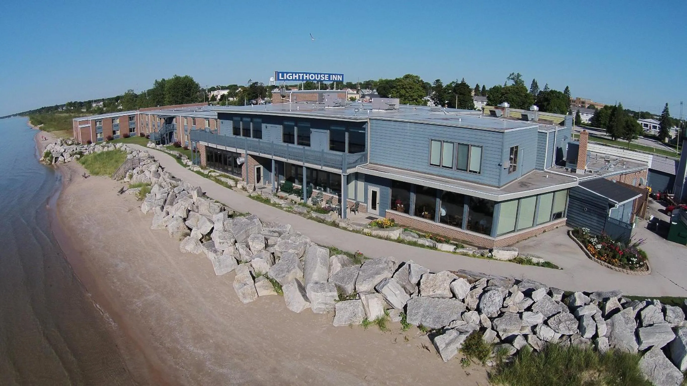 Property building in Lighthouse Inn - Two Rivers