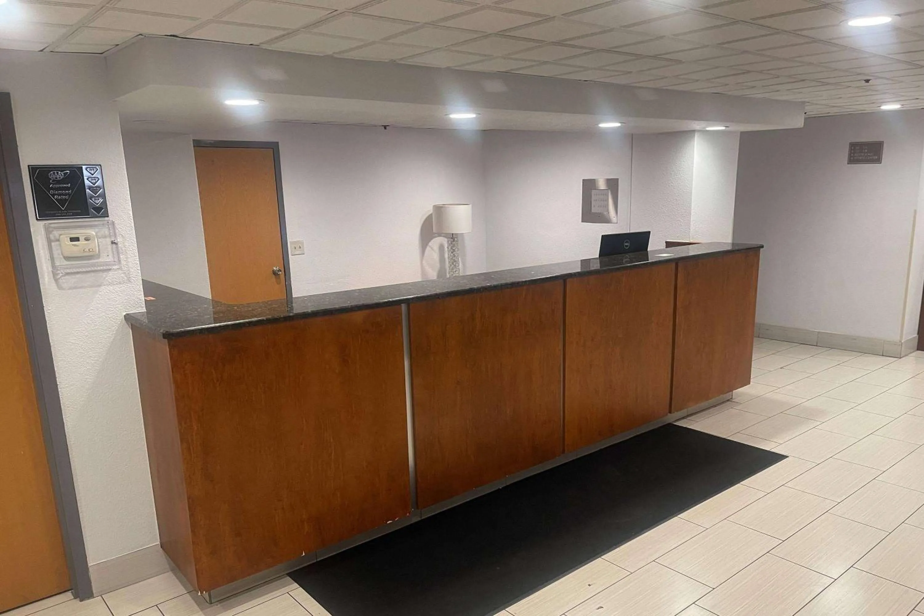 Lobby or reception in Days Inn by Wyndham Englewood Dayton Airport
