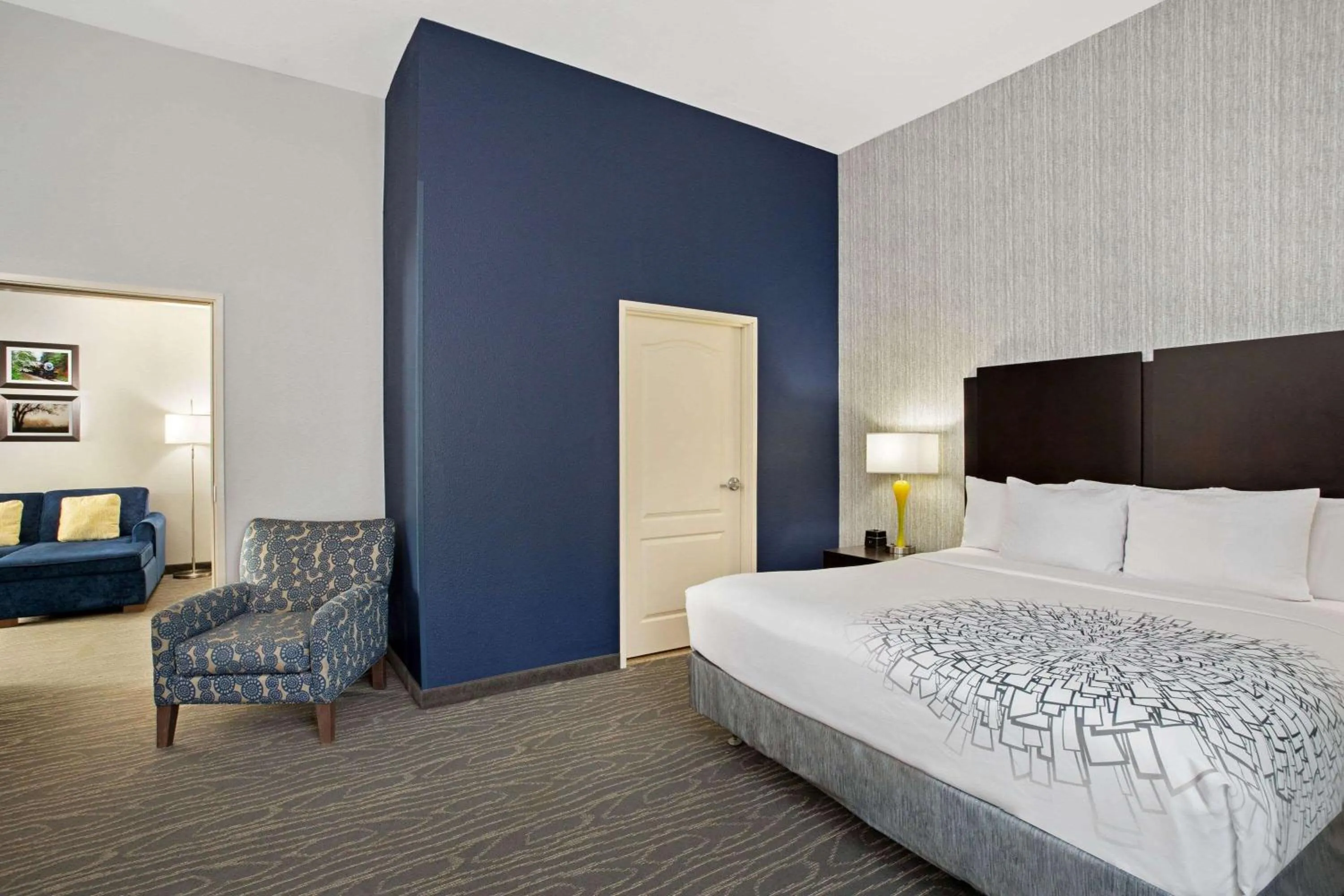 Photo of the whole room, Bed in La Quinta by Wyndham Palestine