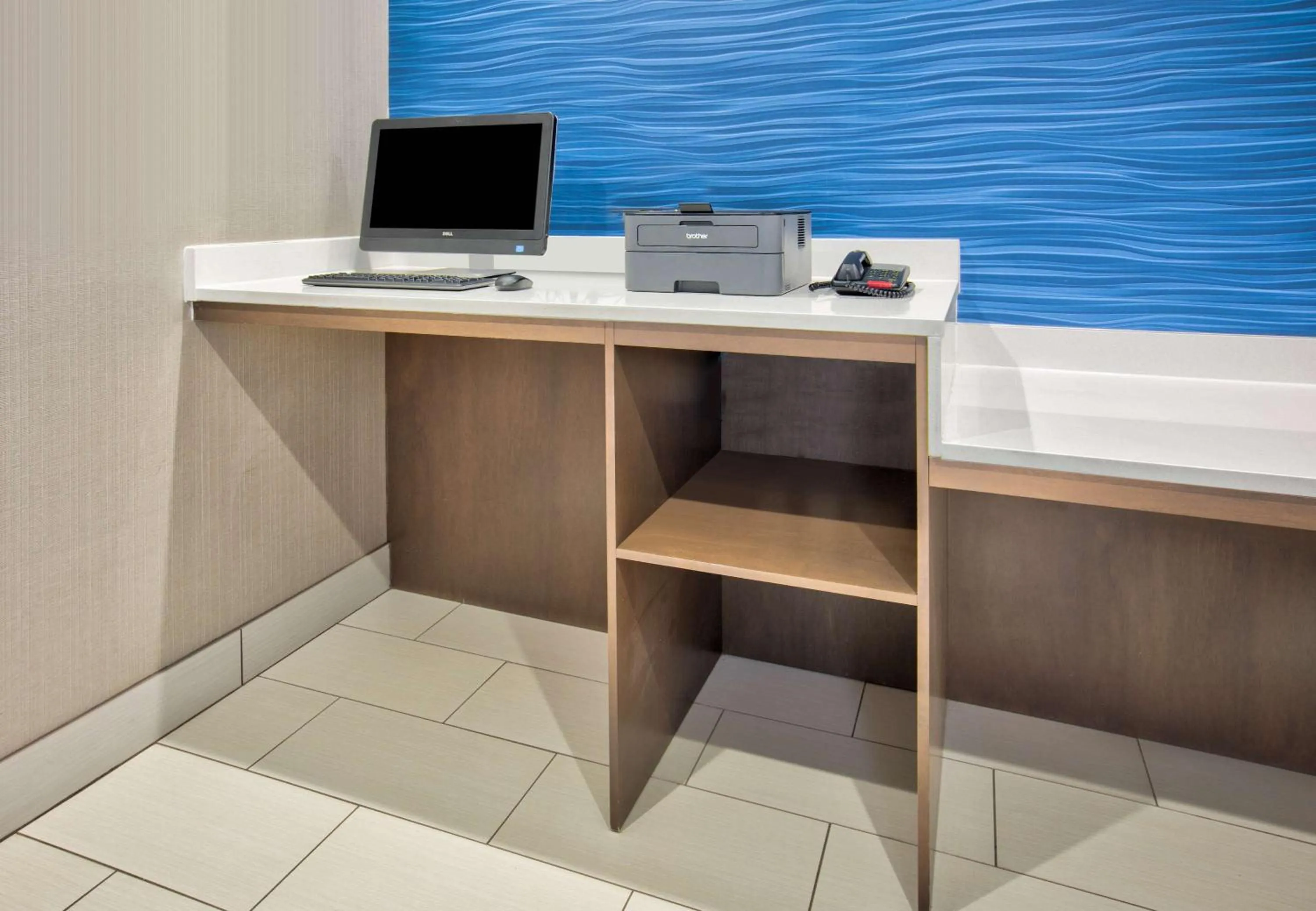 Business facilities in La Quinta by Wyndham Palestine