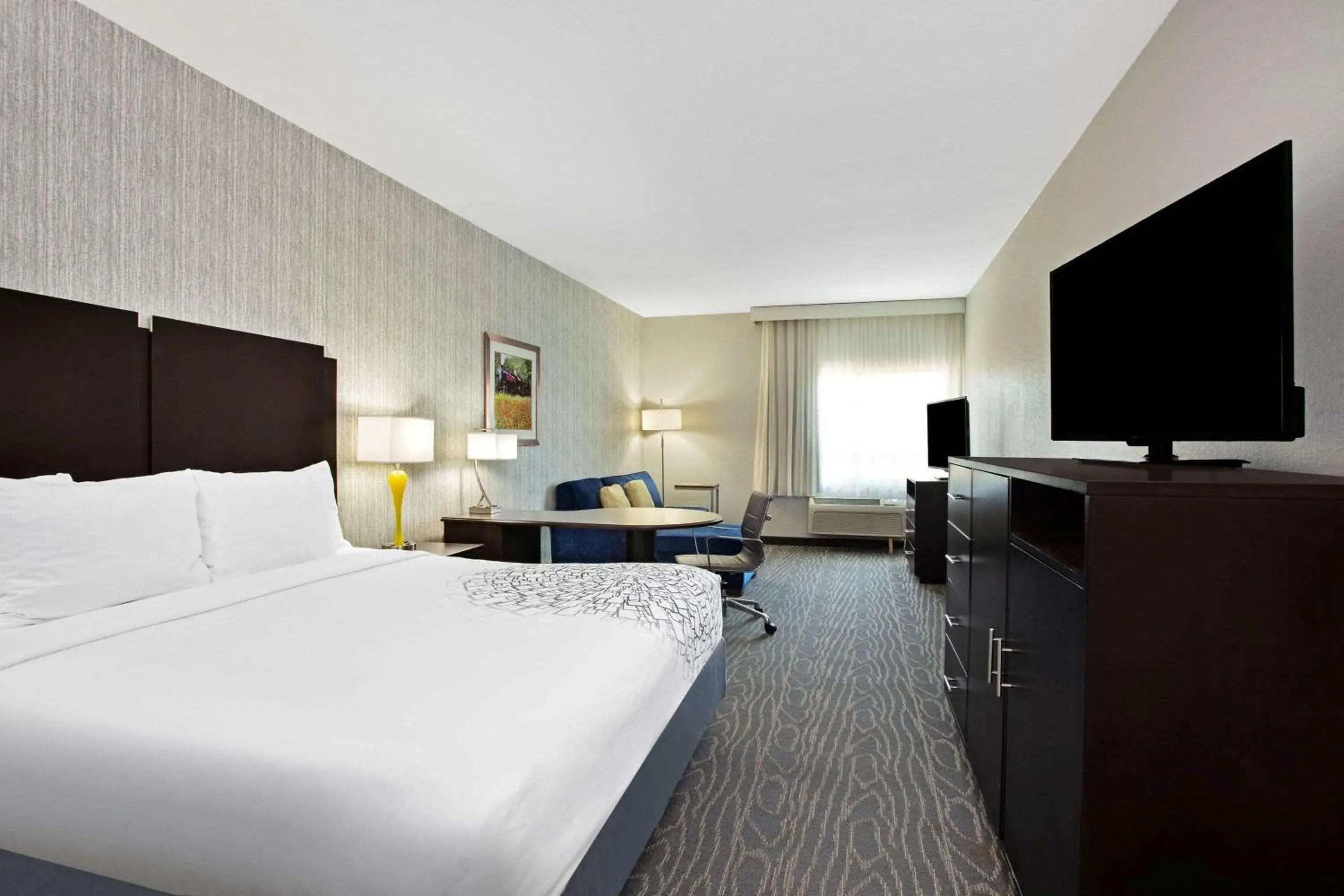 King Room with Bath Tub - Mobility/Hearing Accessible - Non-Smoking in La Quinta by Wyndham Palestine King Room with Bath Tub - Mobility/Hearing Accessible - Non-Smoking in La Quinta by Wyndham Palestine