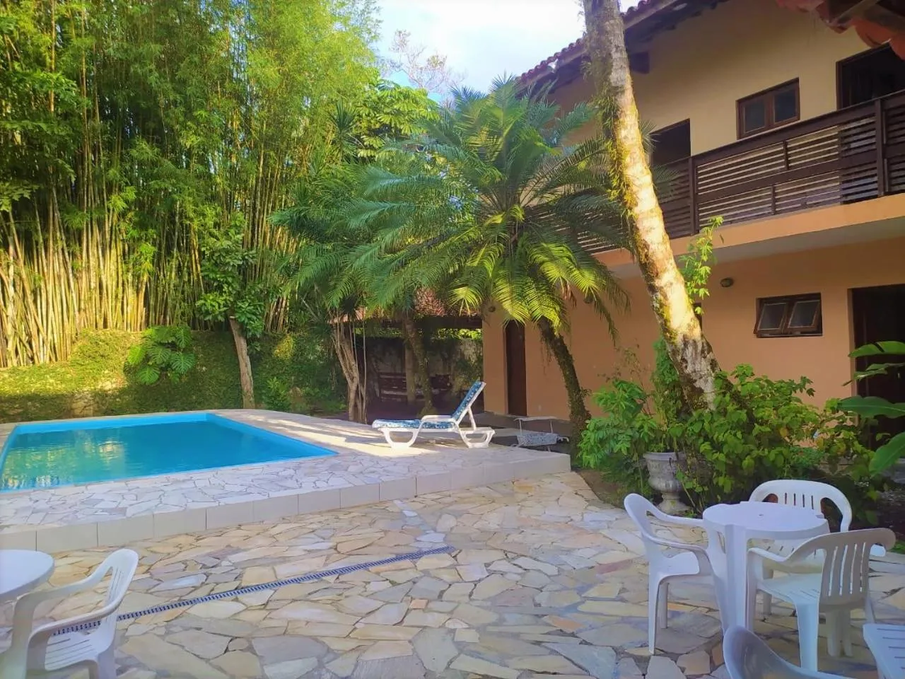 Swimming pool in Pousada Azul Banana - Camburi