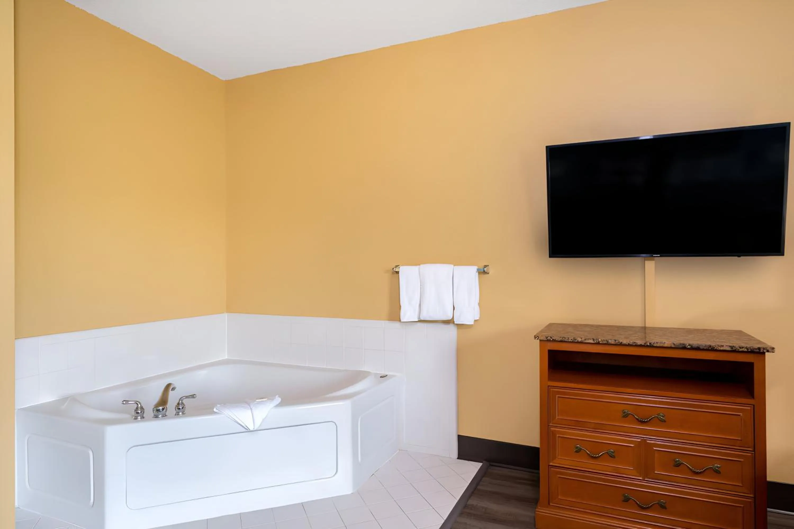 Super 8 by Wyndham Salisbury