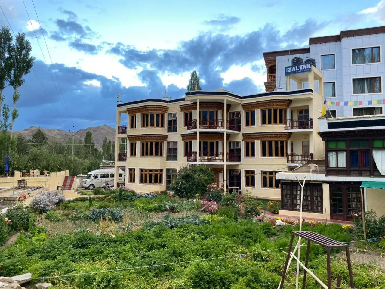 Zaltak Guest House and Hostel