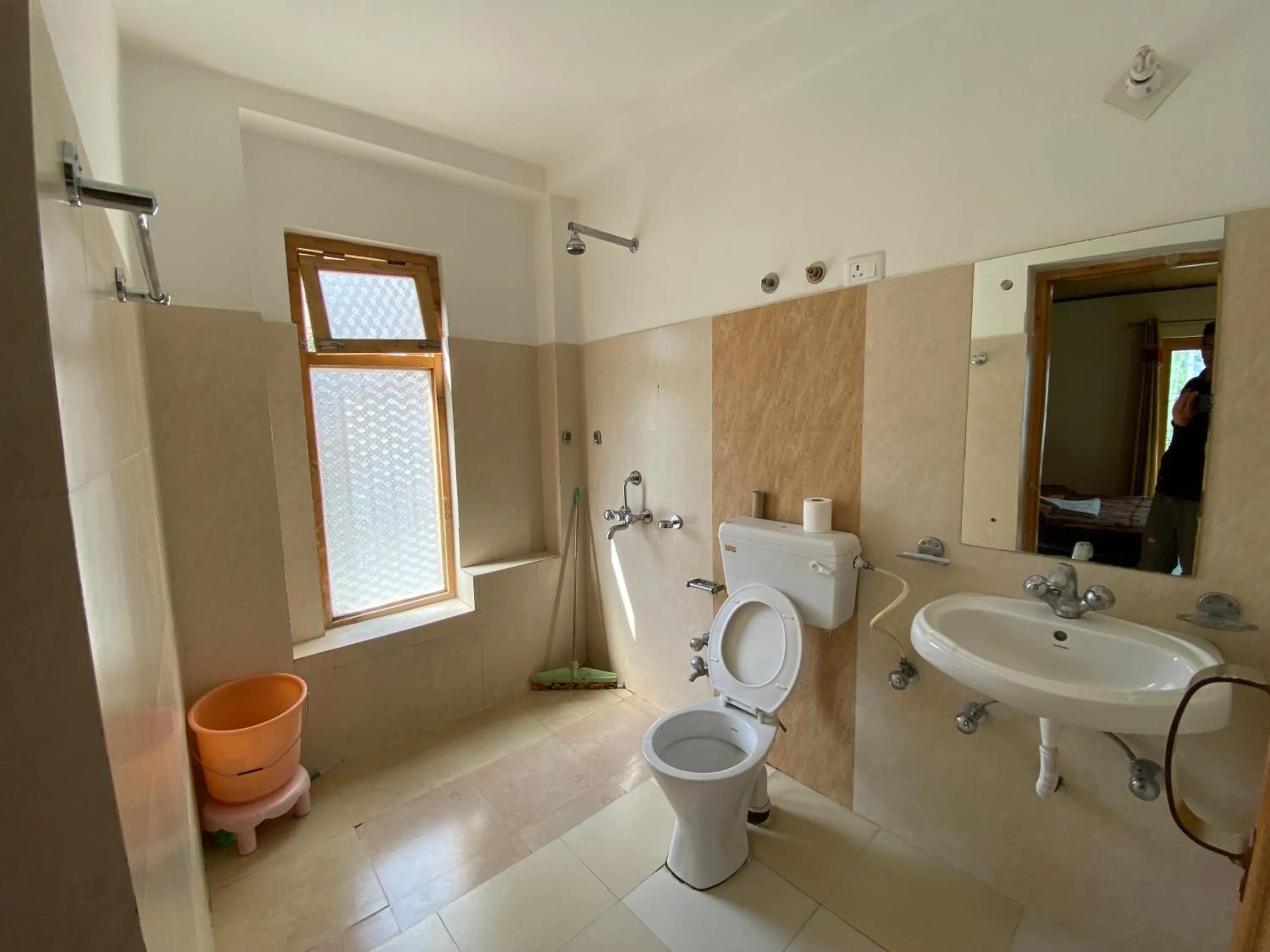 Toilet in Zaltak Guest House and Hostel