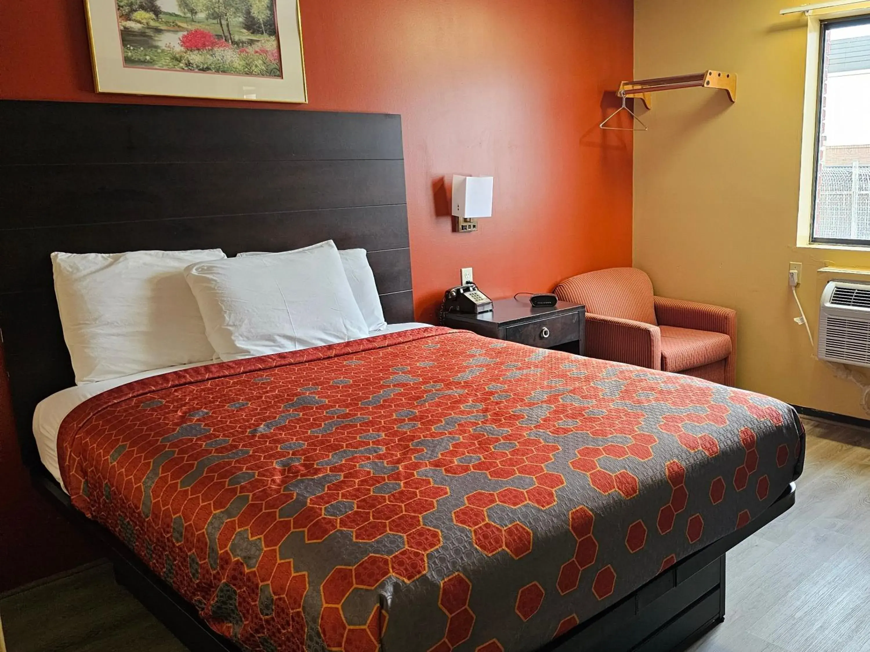 Queen Room in Budgetel inn & Suites Queen Room in Budgetel inn & Suites