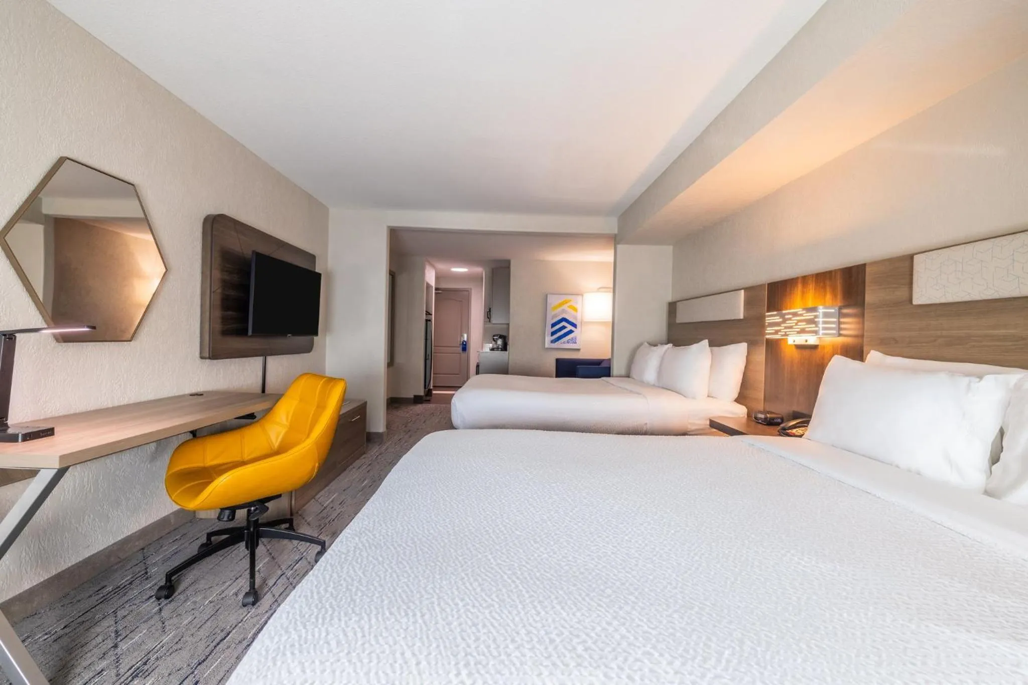 Photo of the whole room, Bed in Holiday Inn Express & Suites Kansas City Airport by IHG