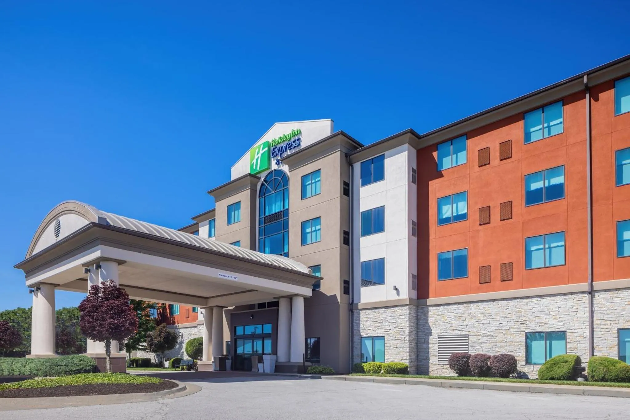 Property building in Holiday Inn Express & Suites Kansas City Airport by IHG