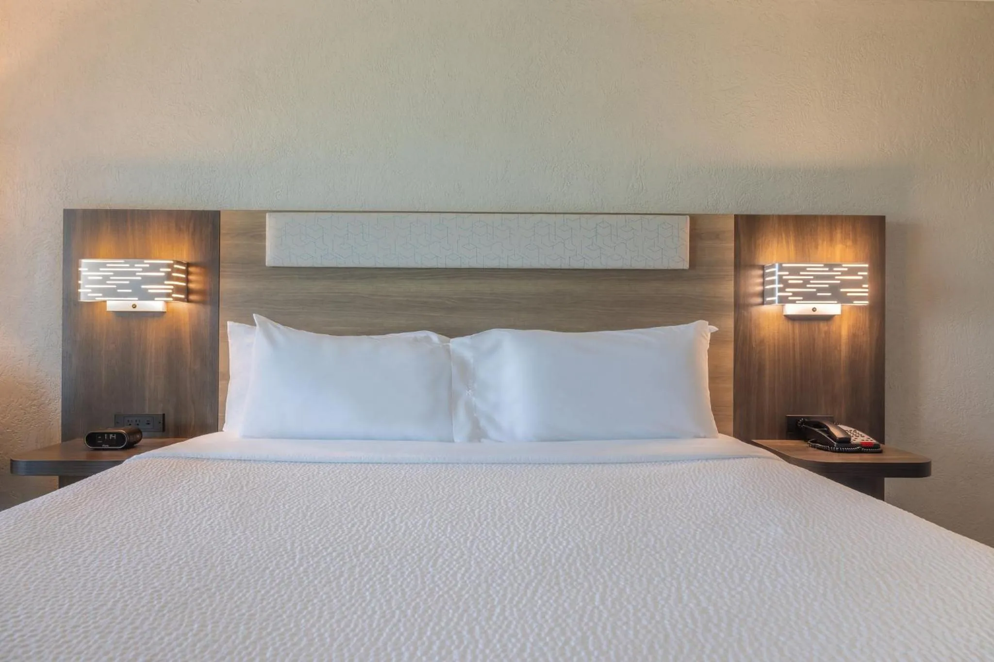 Photo of the whole room, Bed in Holiday Inn Express & Suites Kansas City Airport by IHG