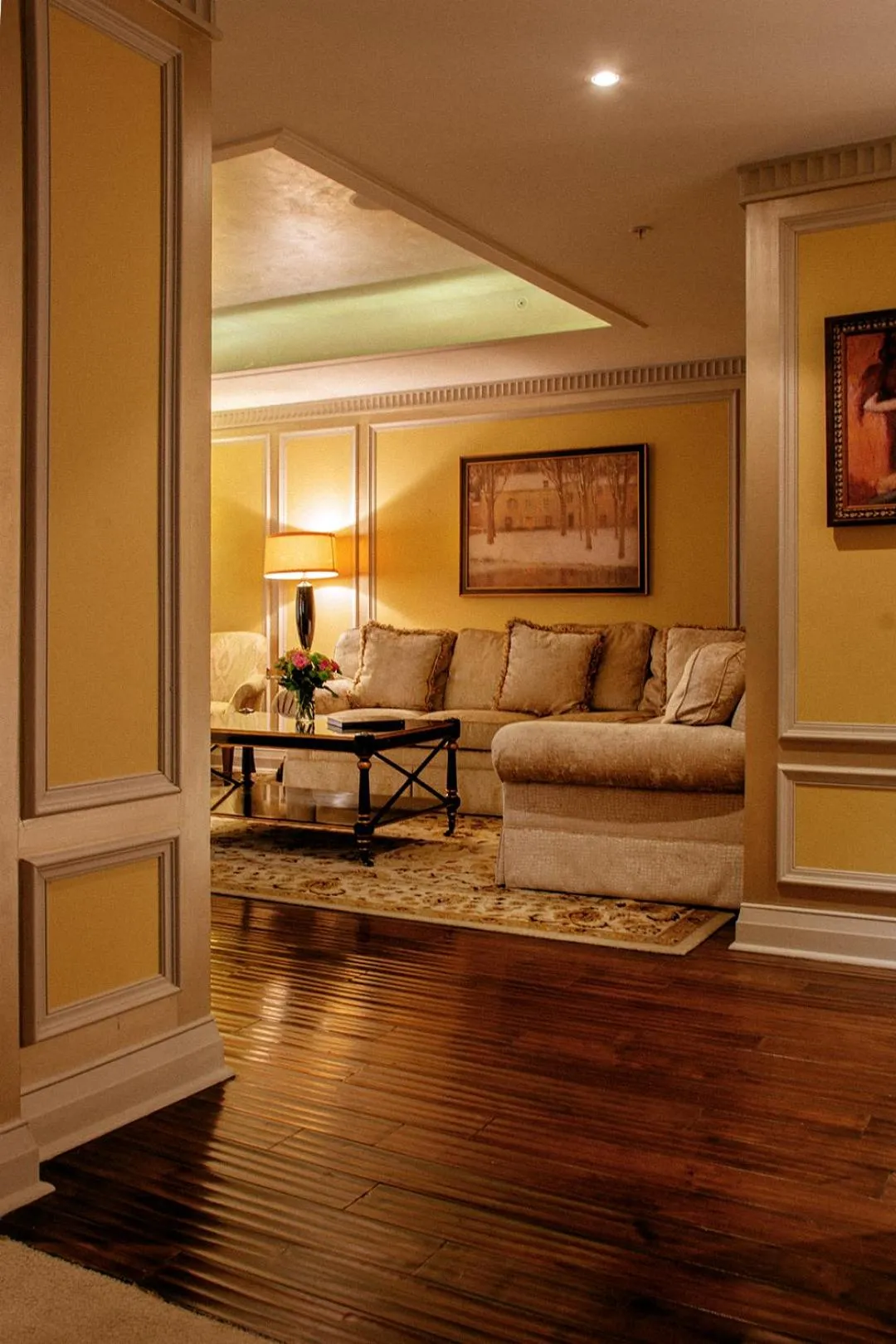 Living room in Windsor Arms Hotel