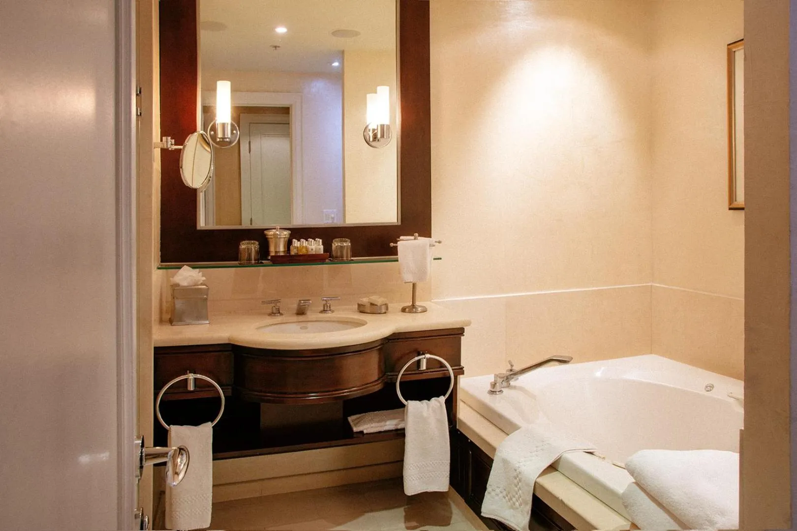 Bathroom in Windsor Arms Hotel