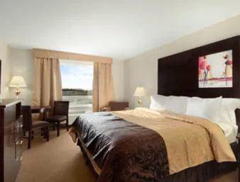 Bedroom, Bed in Super 8 by Wyndham Innisfail