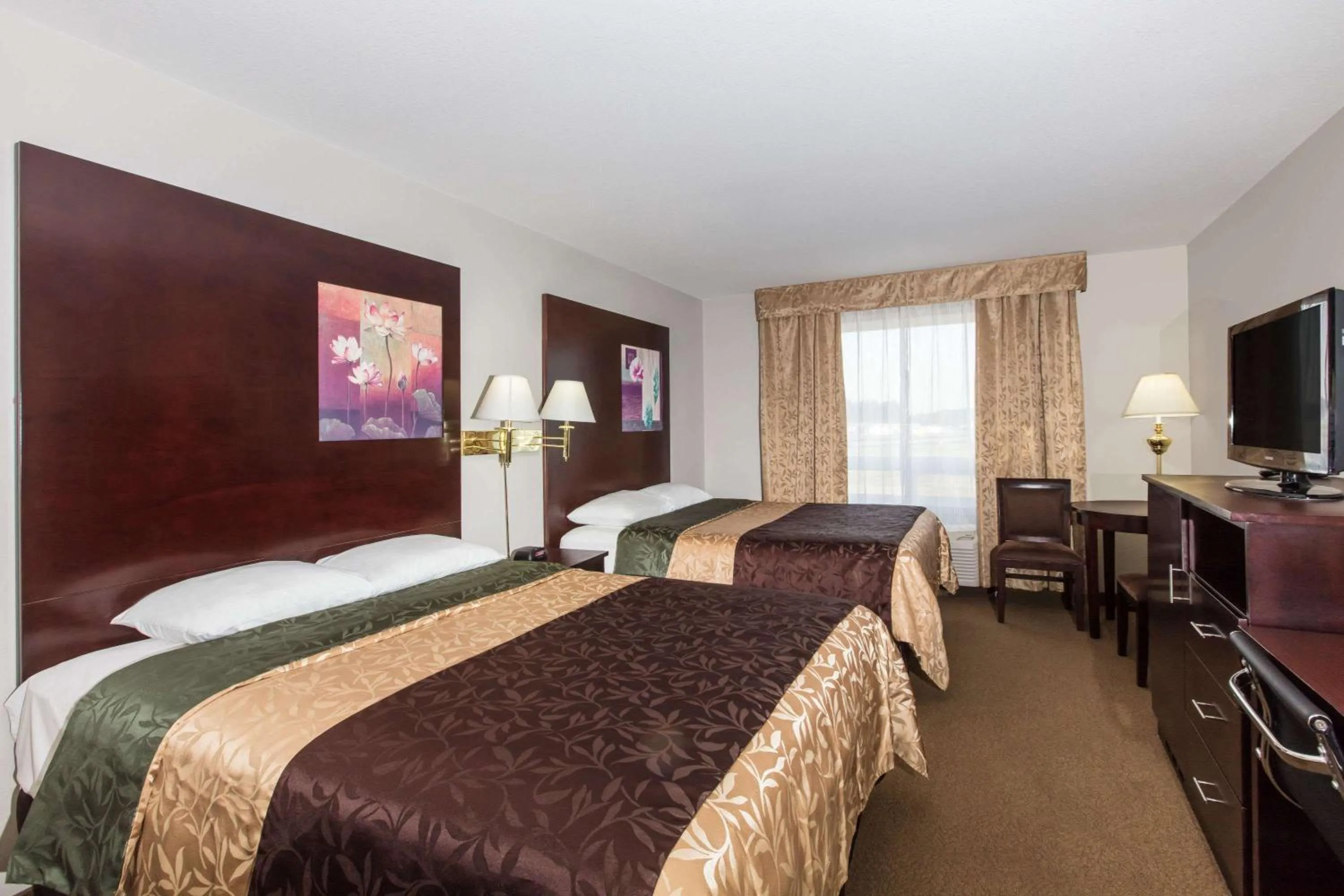 Photo of the whole room, Bed in Super 8 by Wyndham Innisfail