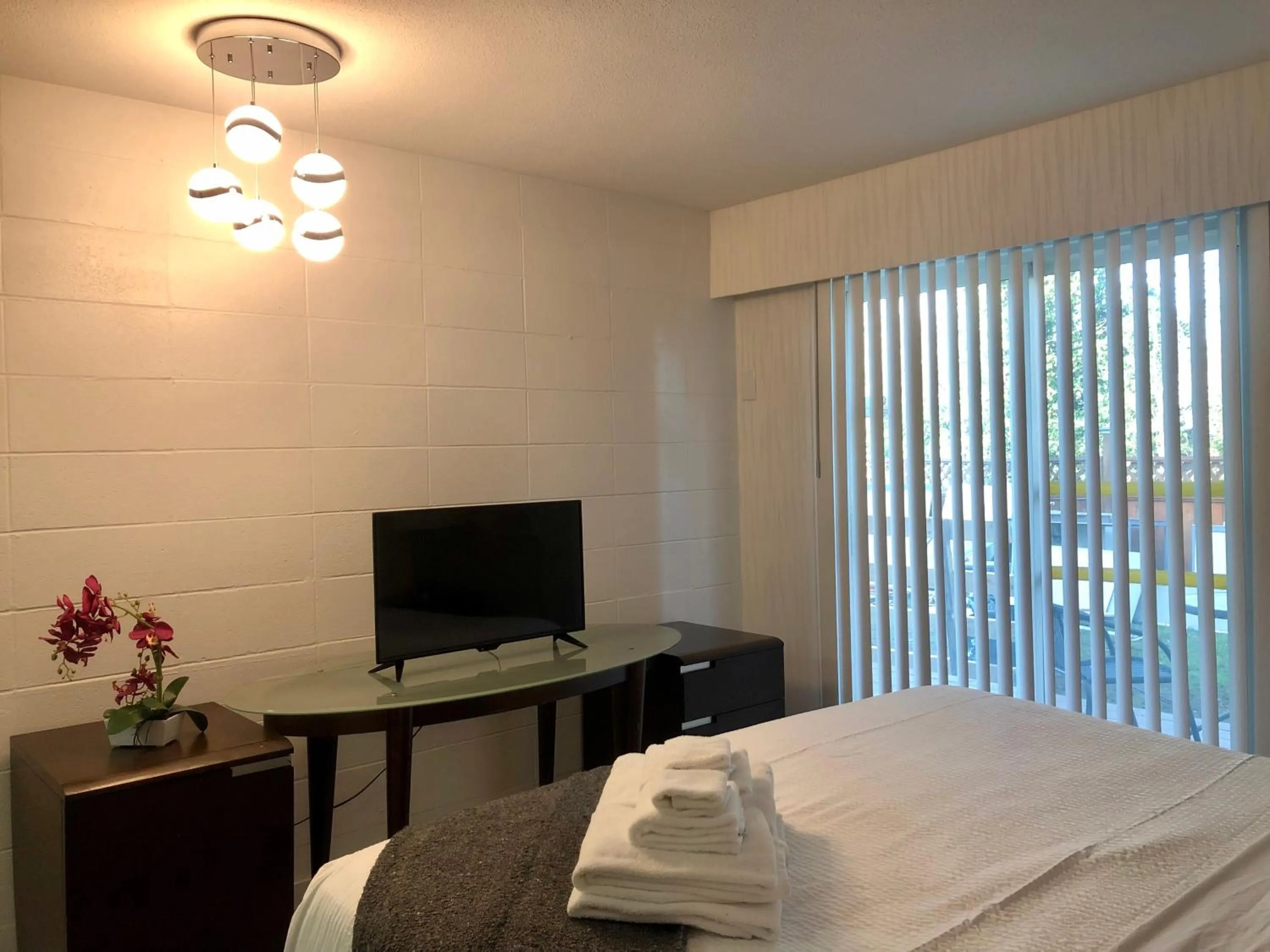 Bedroom, Bed in The Spot